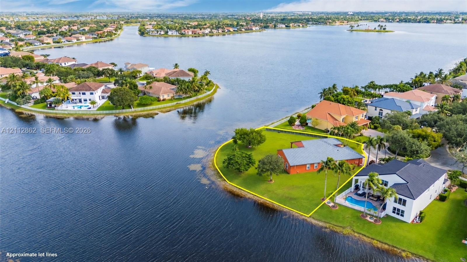 Waterfront residential parcel featuring extensive shoreline, mature trees, and sprawling lawn areas Waterfront residential parcel featuring extensive shoreline, mature trees, and sprawling lawn areas