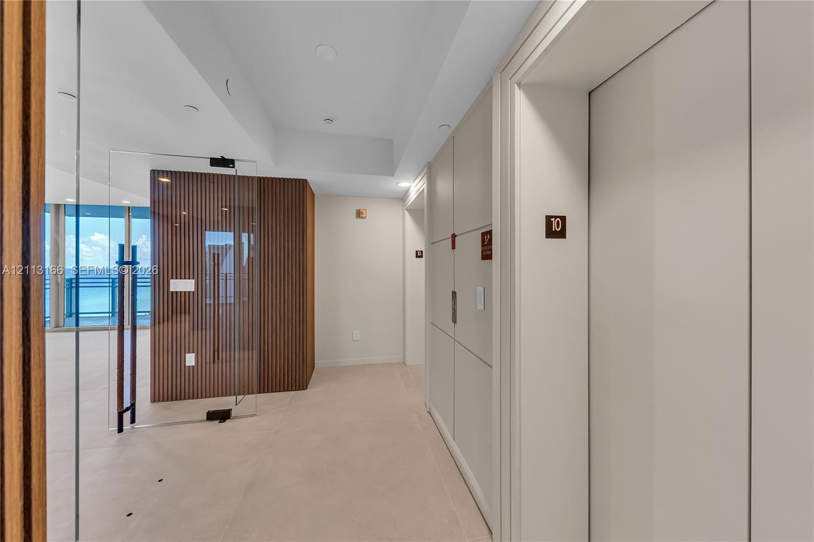 PRIVATE ELEVATOR FOYER PRIVATE ELEVATOR FOYER