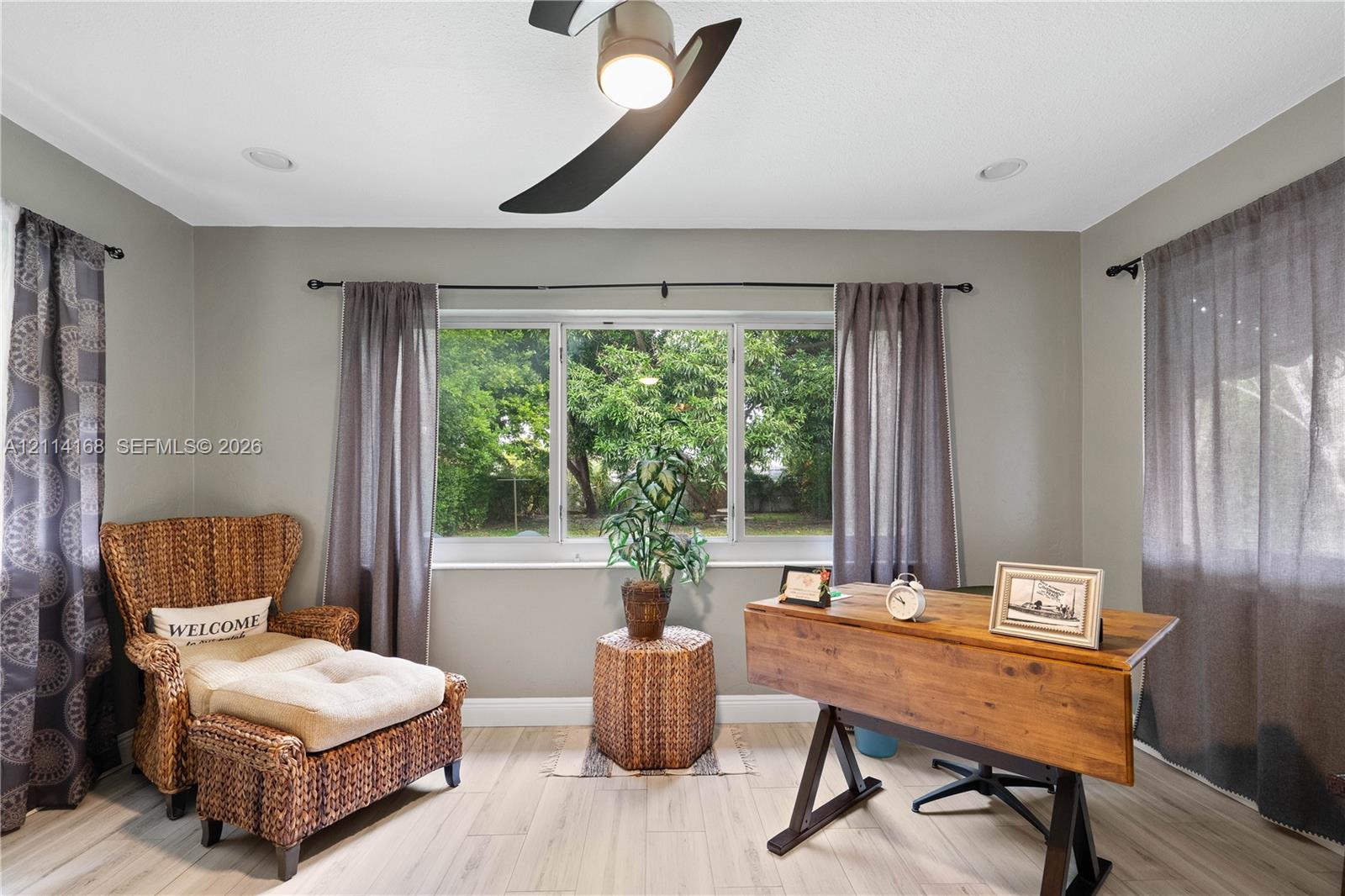 Multi-pane picture window, recessed lighting, and modern ceiling fan