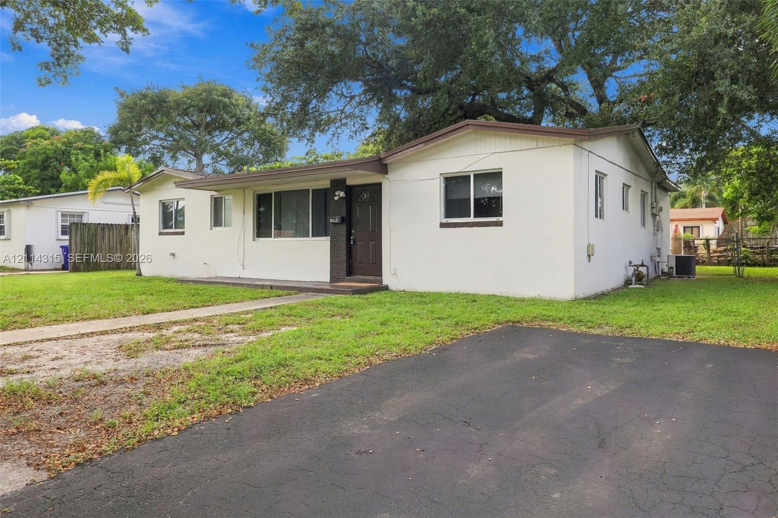 Ample driveway