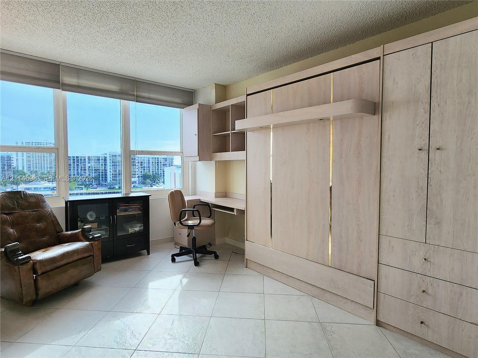 2nd Bedroom, Murphy Bed