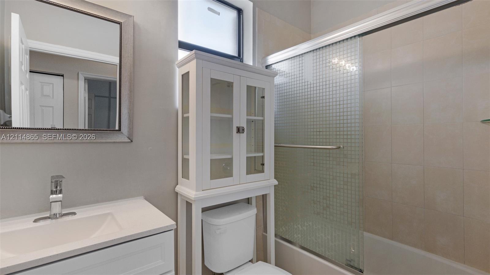 2nd floor full bathroom