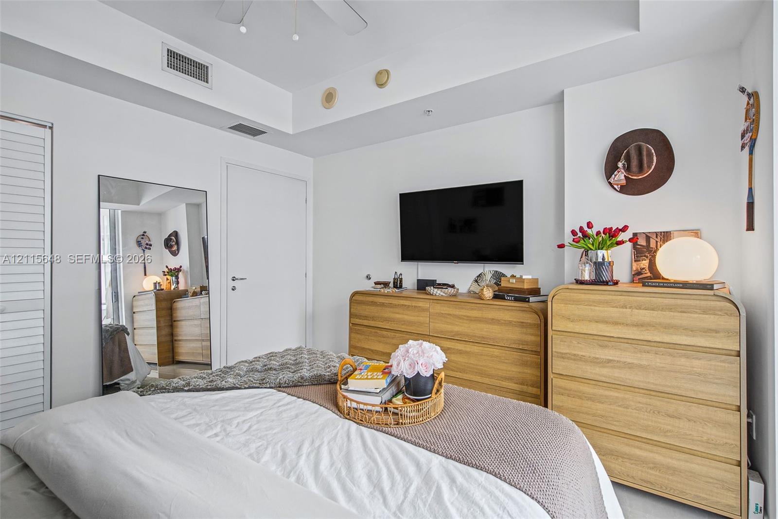 Tray ceiling, recessed ceiling lighting, and louvered closet doors