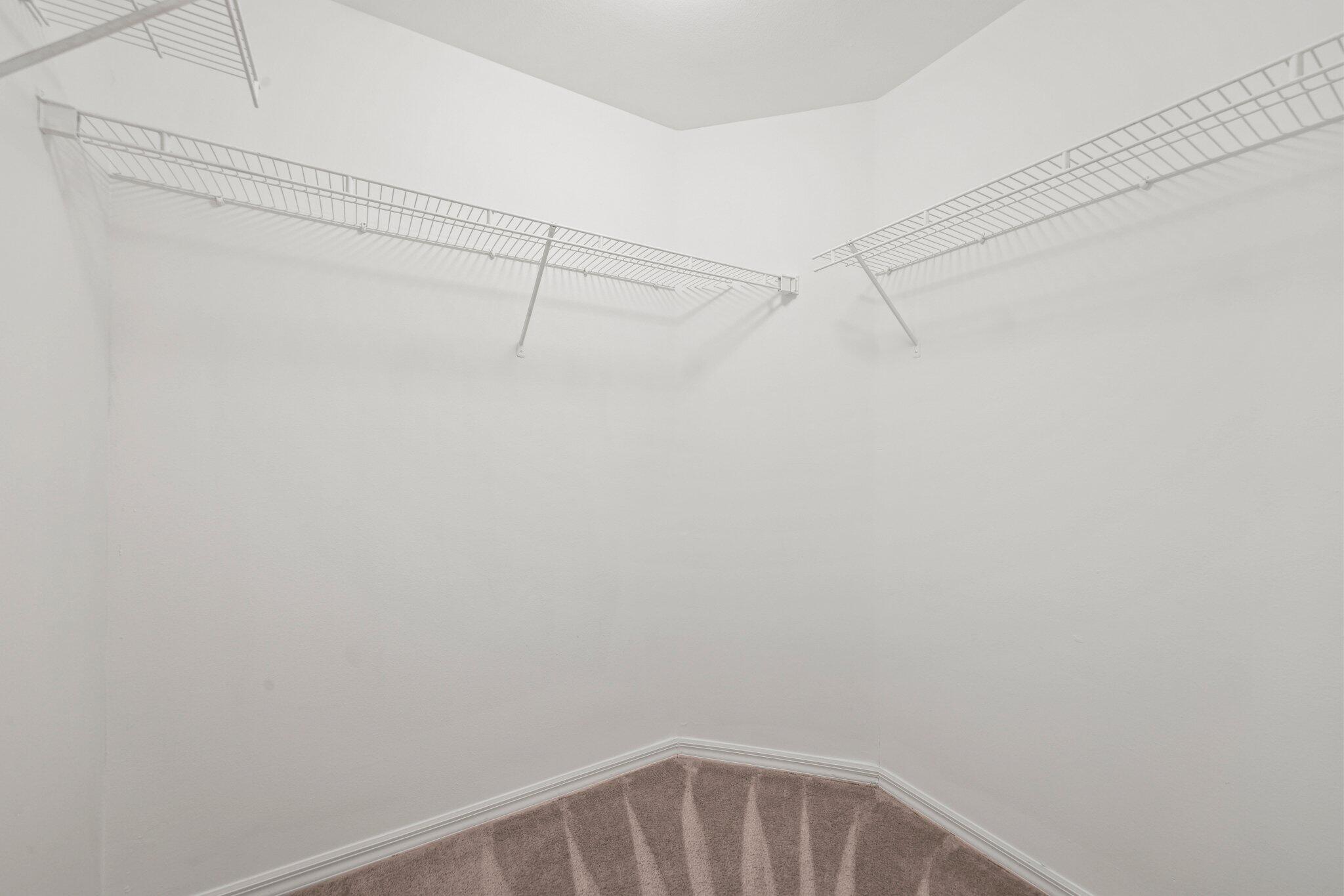 CLOSET1