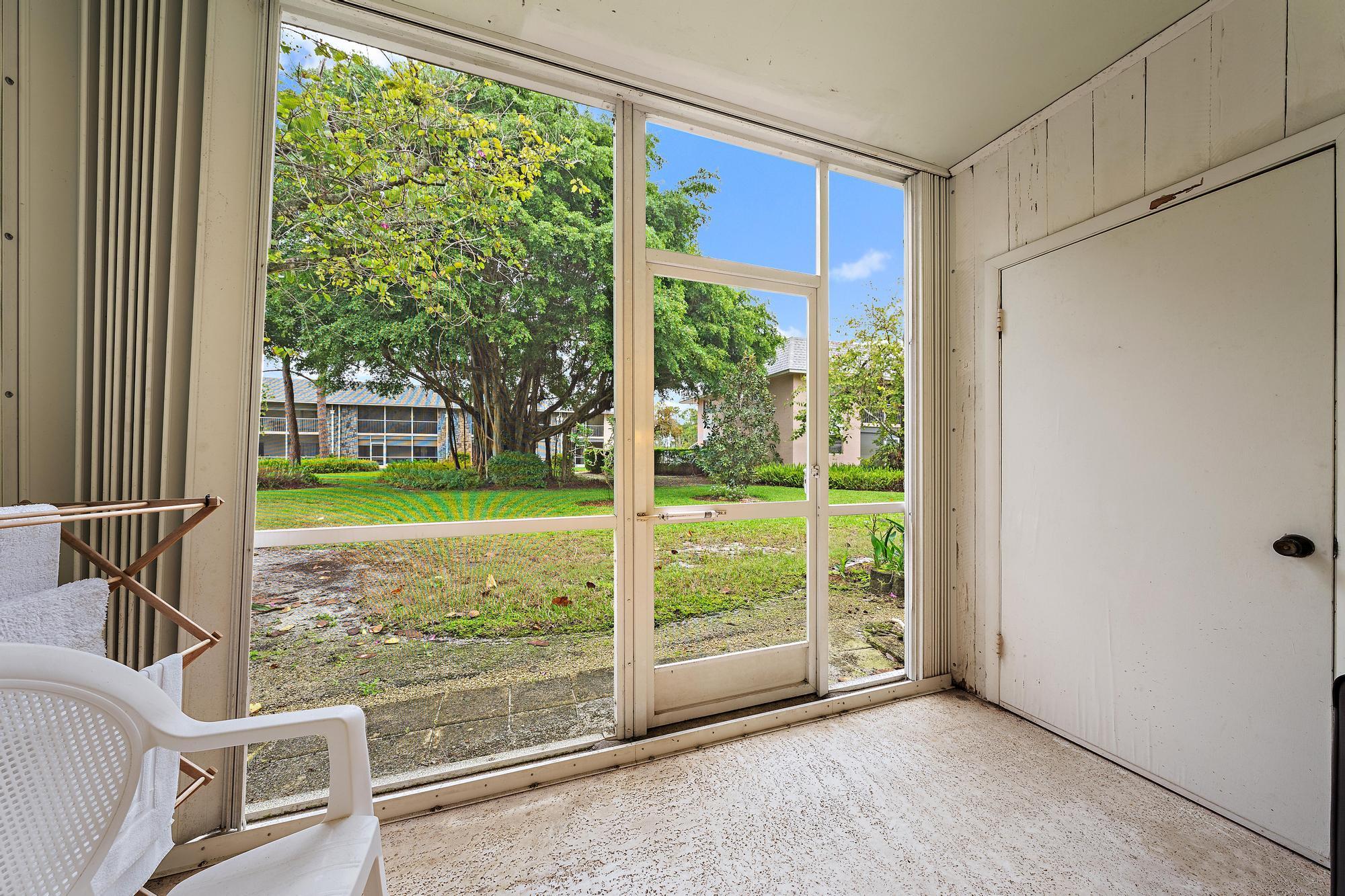 18081 SE Country Club Dr bldg 6 apt 51-1