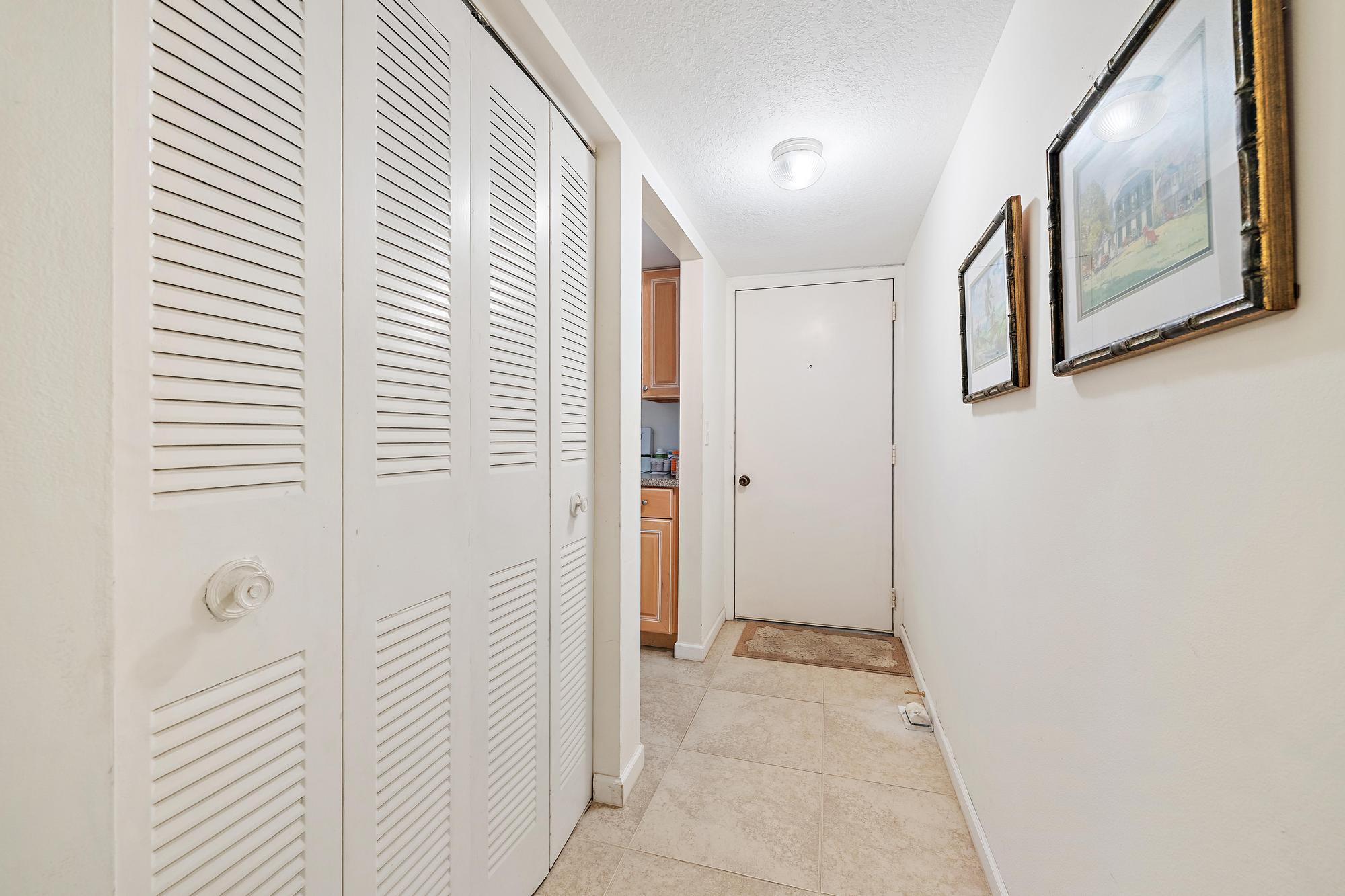 18081 SE Country Club Dr bldg 6 apt 51-2