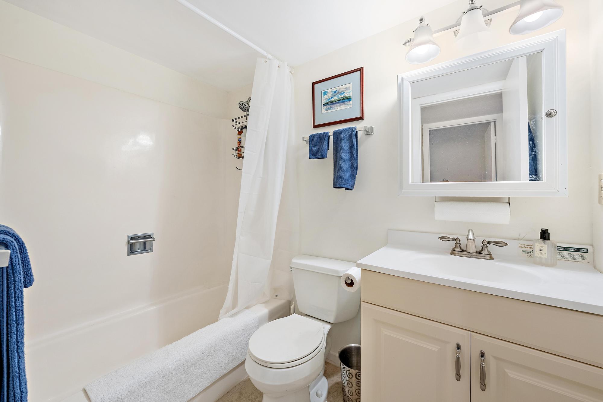 18081 SE Country Club Dr bldg 6 apt 51-3