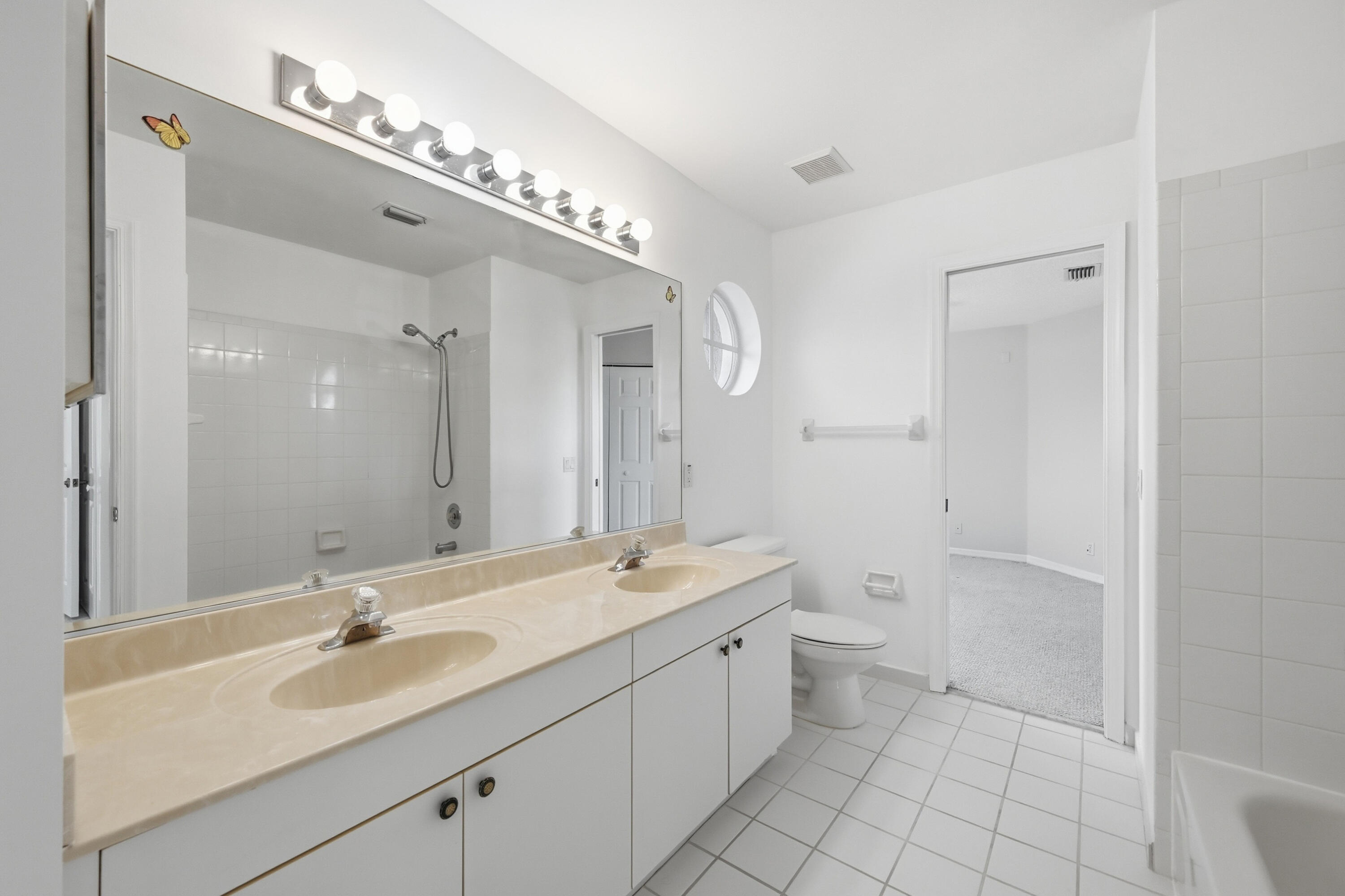 Jack & Jill Bath for bedrooms #4 & #5