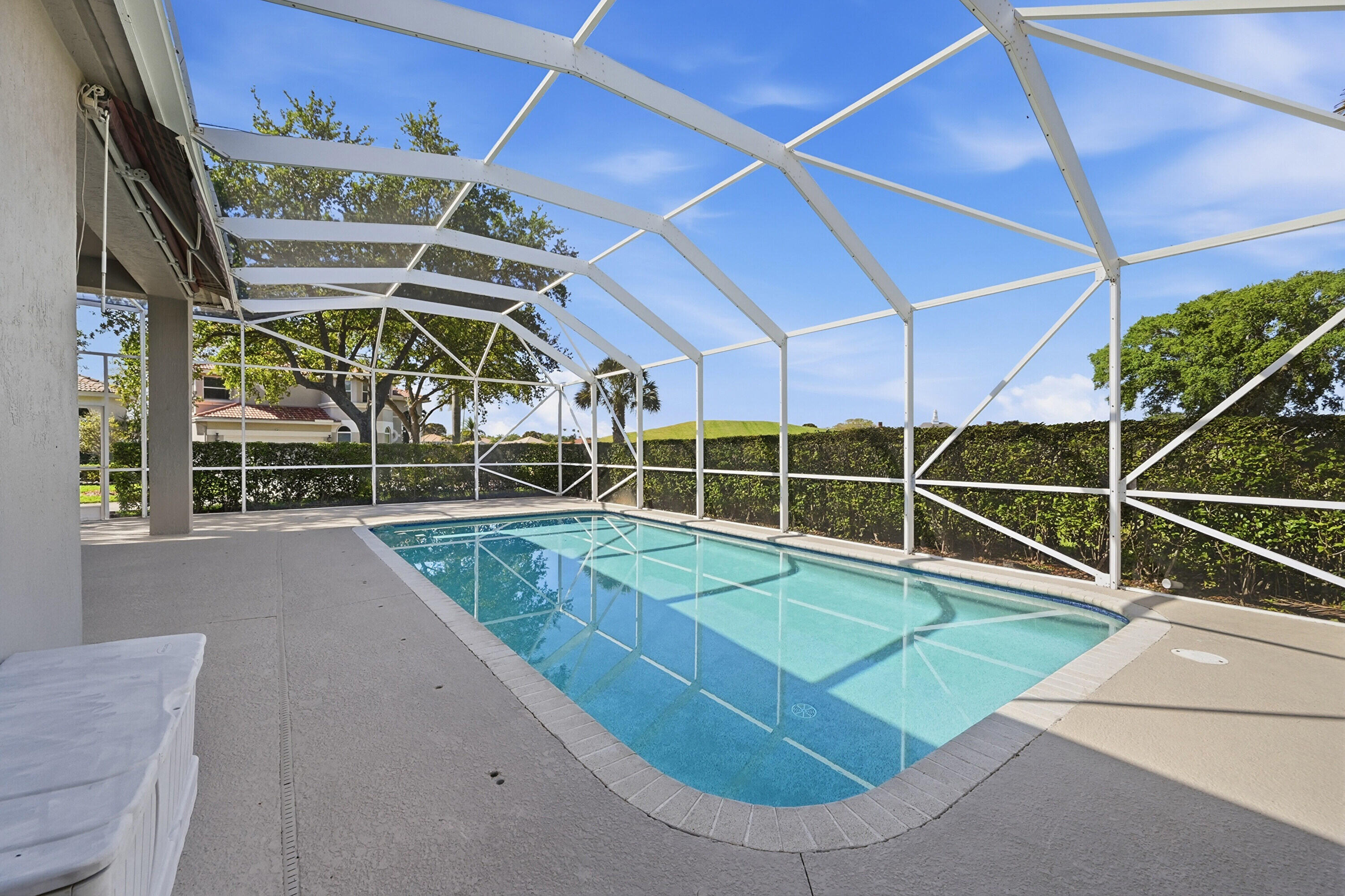 VERY PRIVATE POOL