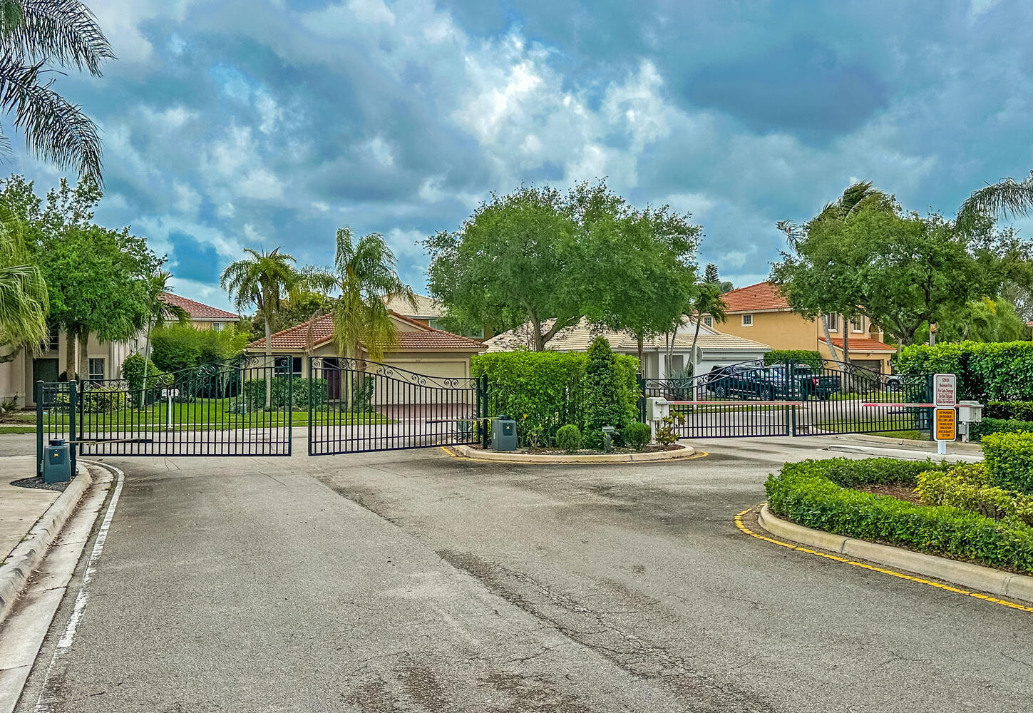 5049 NW 121st Dr Coral Springs-large-044