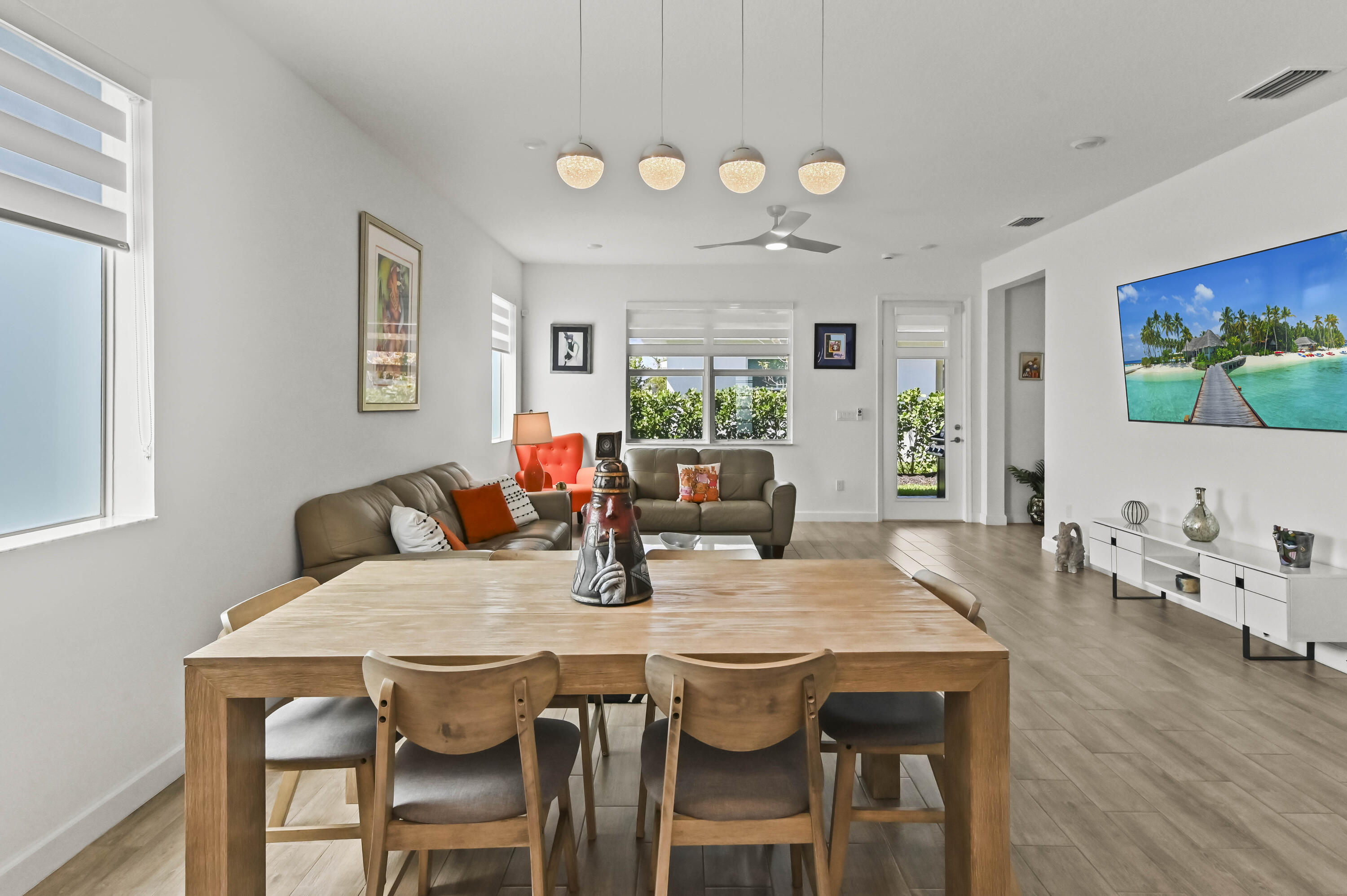13 Dining Room 01