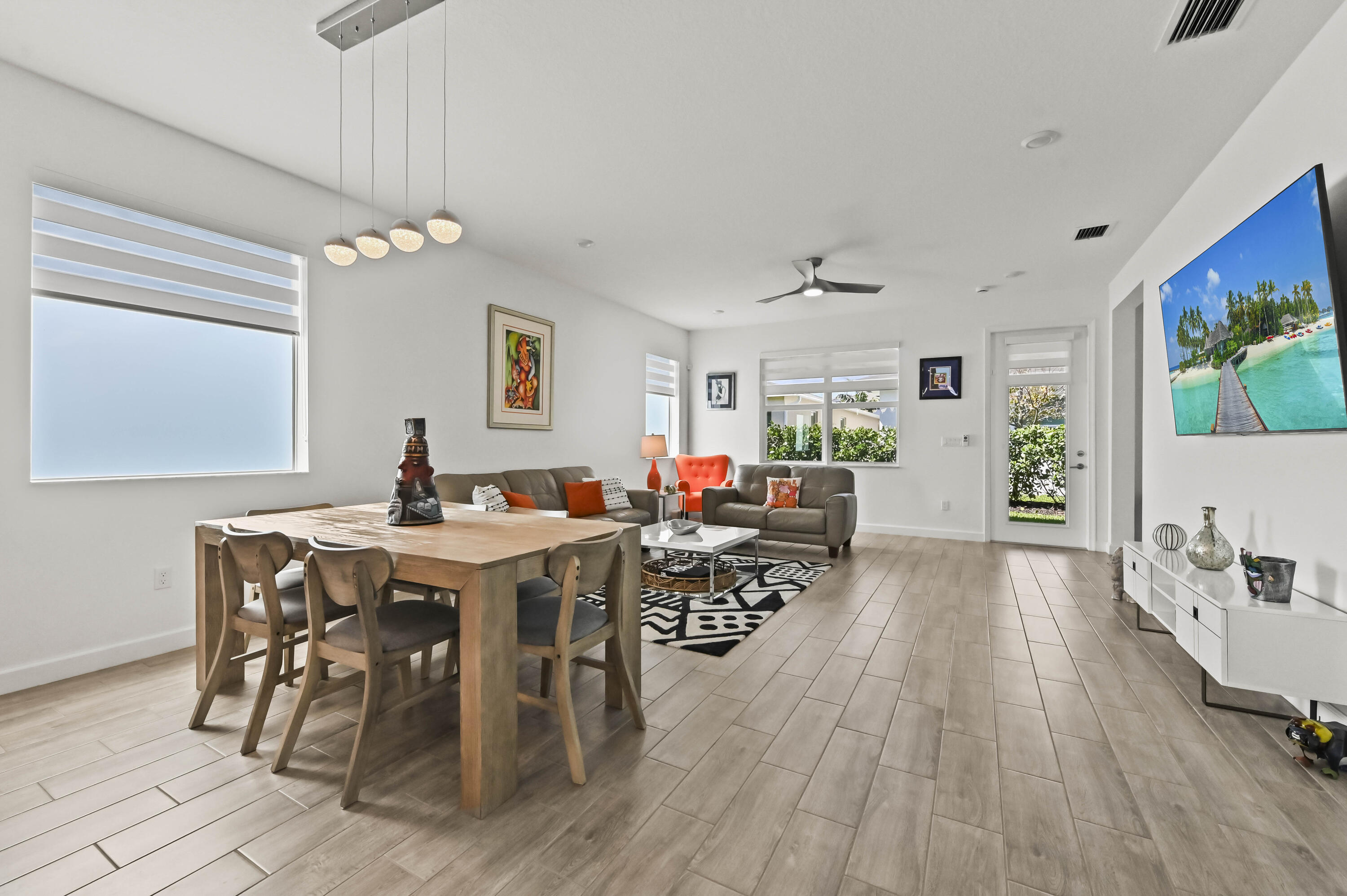 14 Dining Room 02