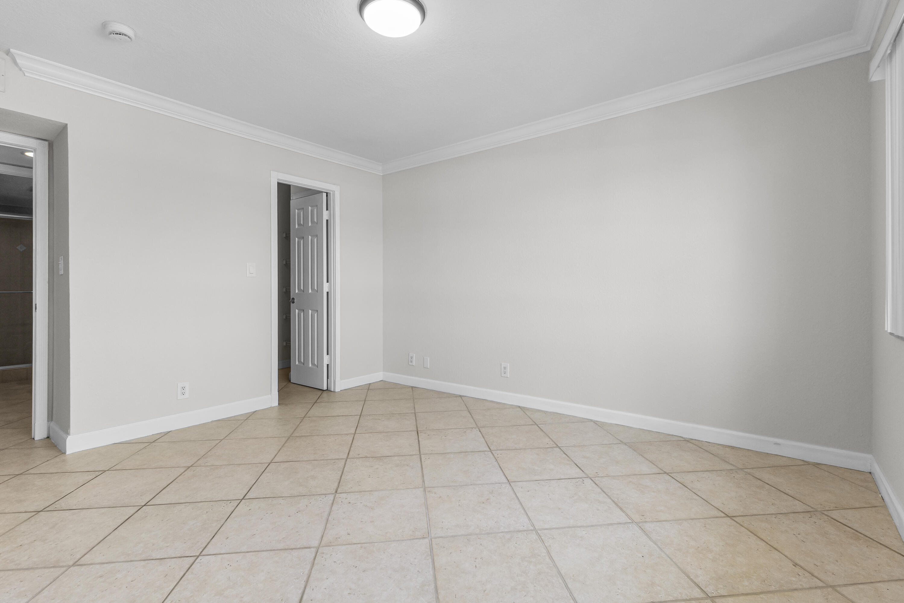 GF4A1141Pine Crest Village-by Pwayko