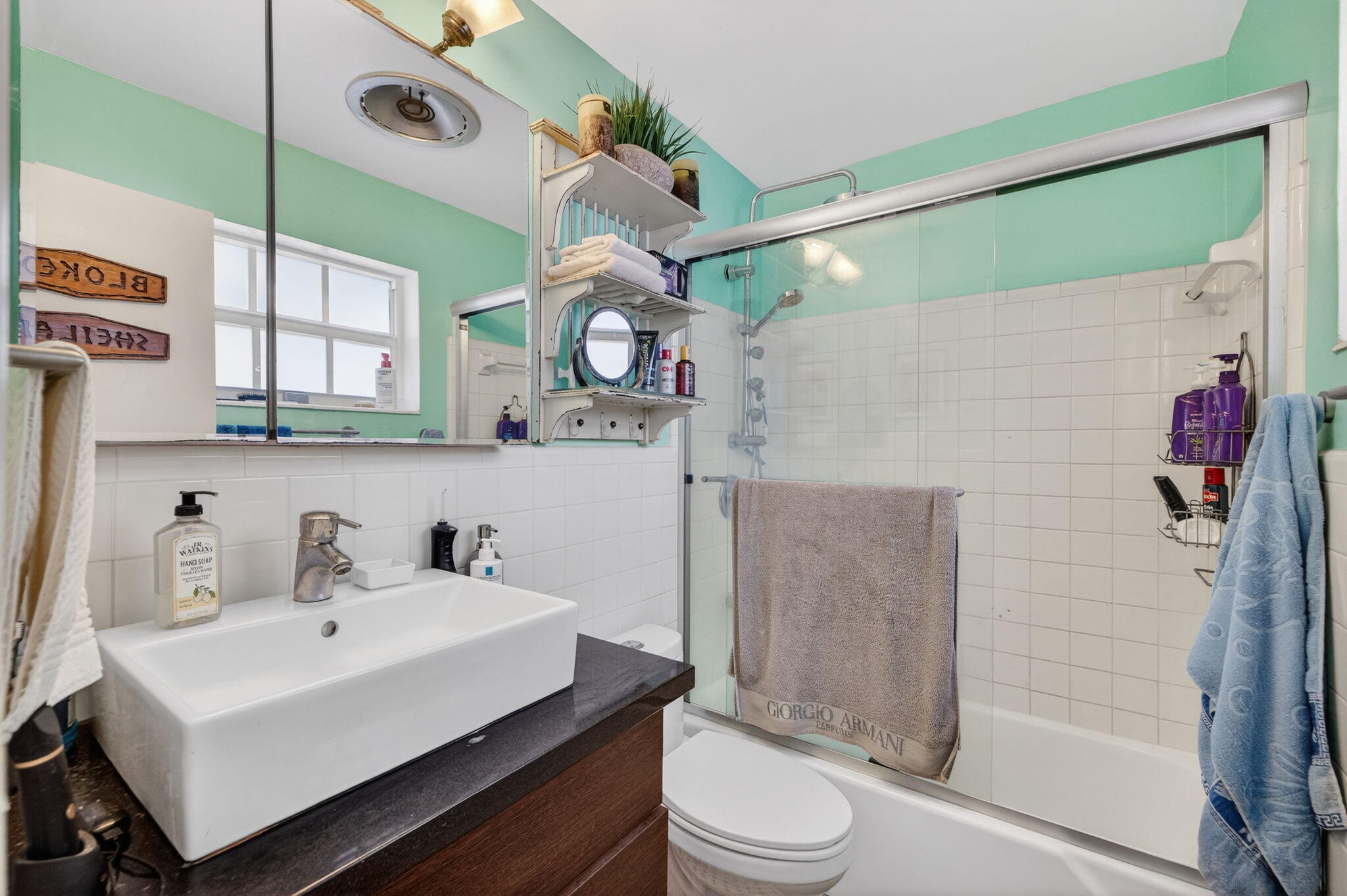 Unit #4 Bathroom
