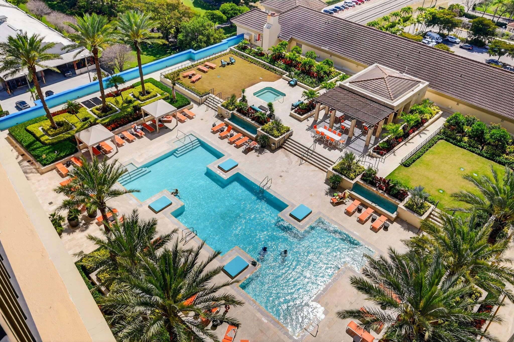 Resort-Style Pooldeck