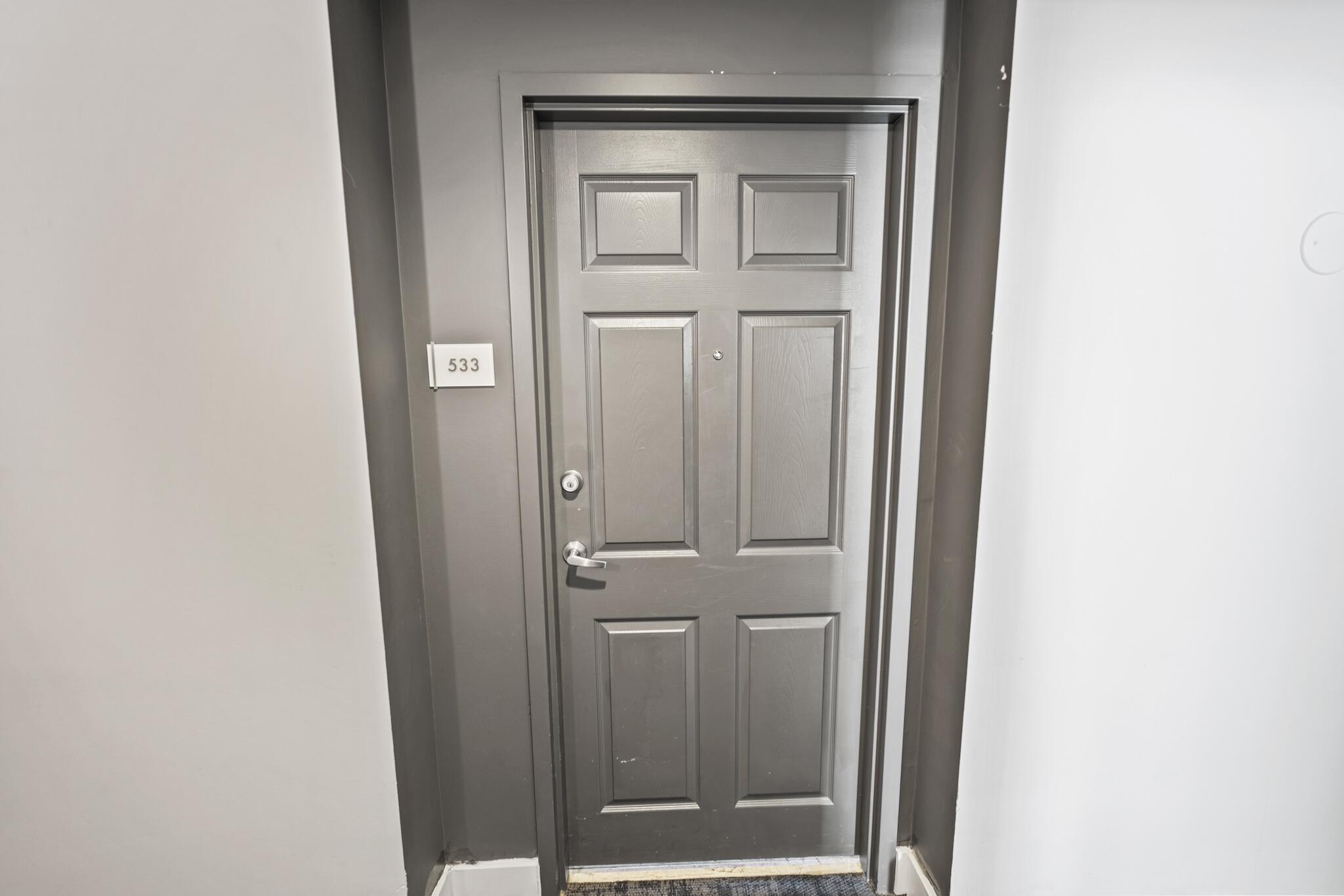 Door 533