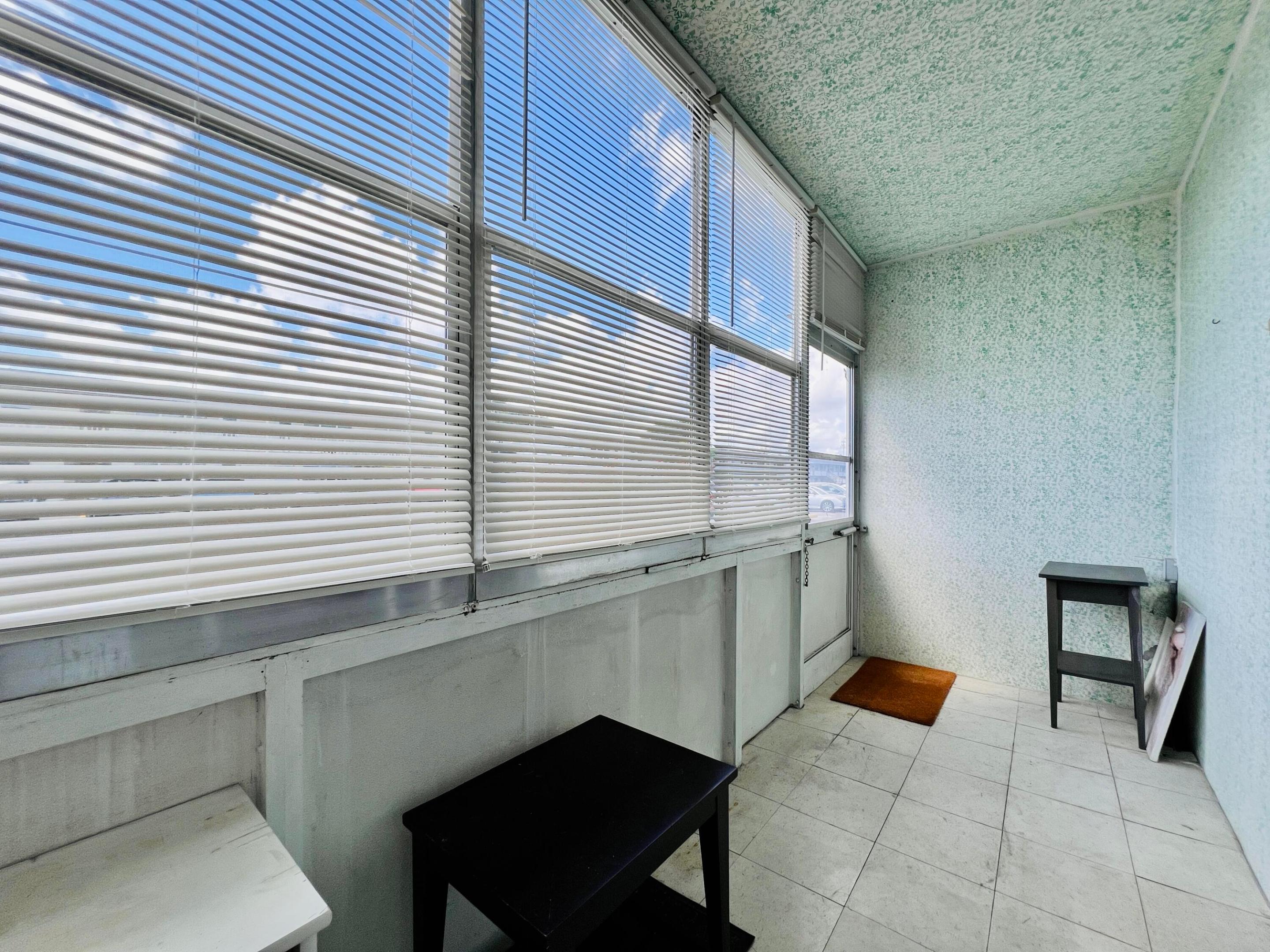 Long Lanai with Access to Exterior - A Few Steps to Parking!