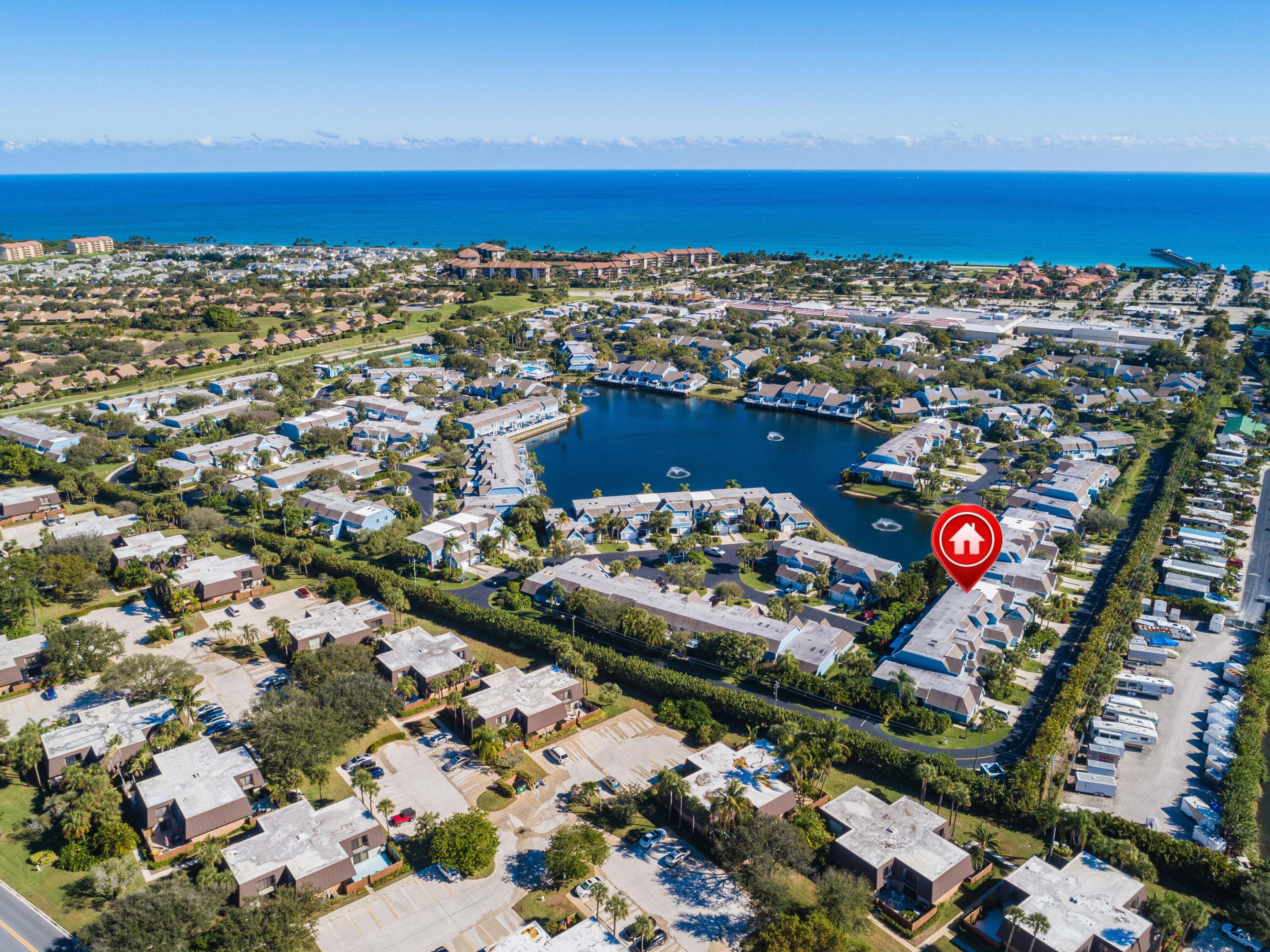Shows short distance to Jupiter beach