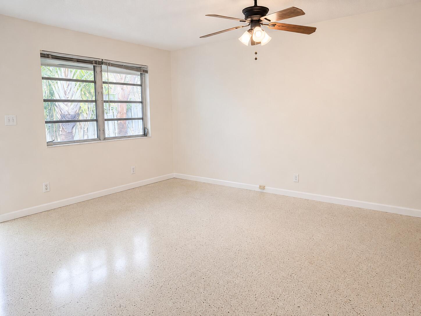 Front unit living room