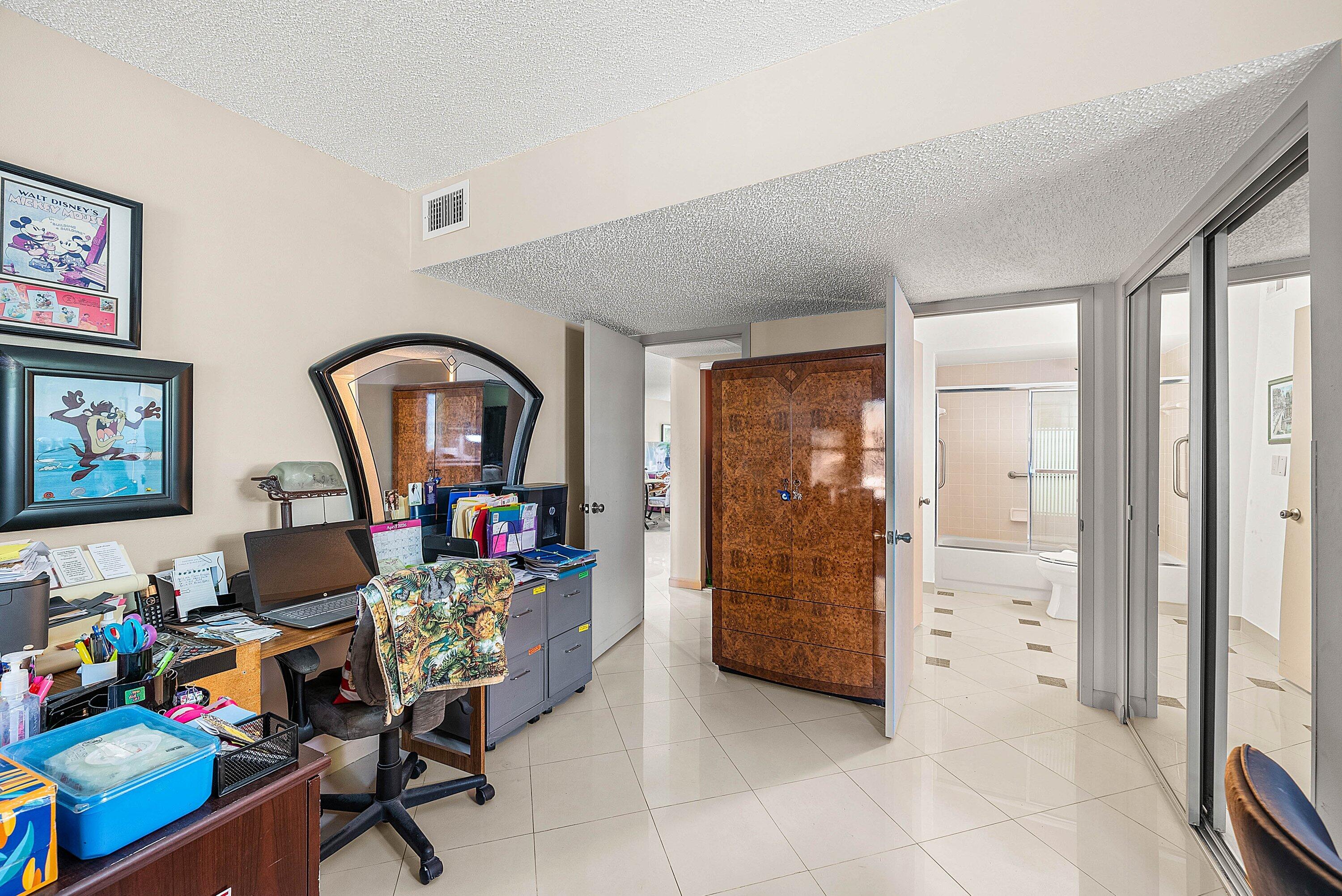 023-18881JolsonAvenue-1-BocaRaton-FL-334