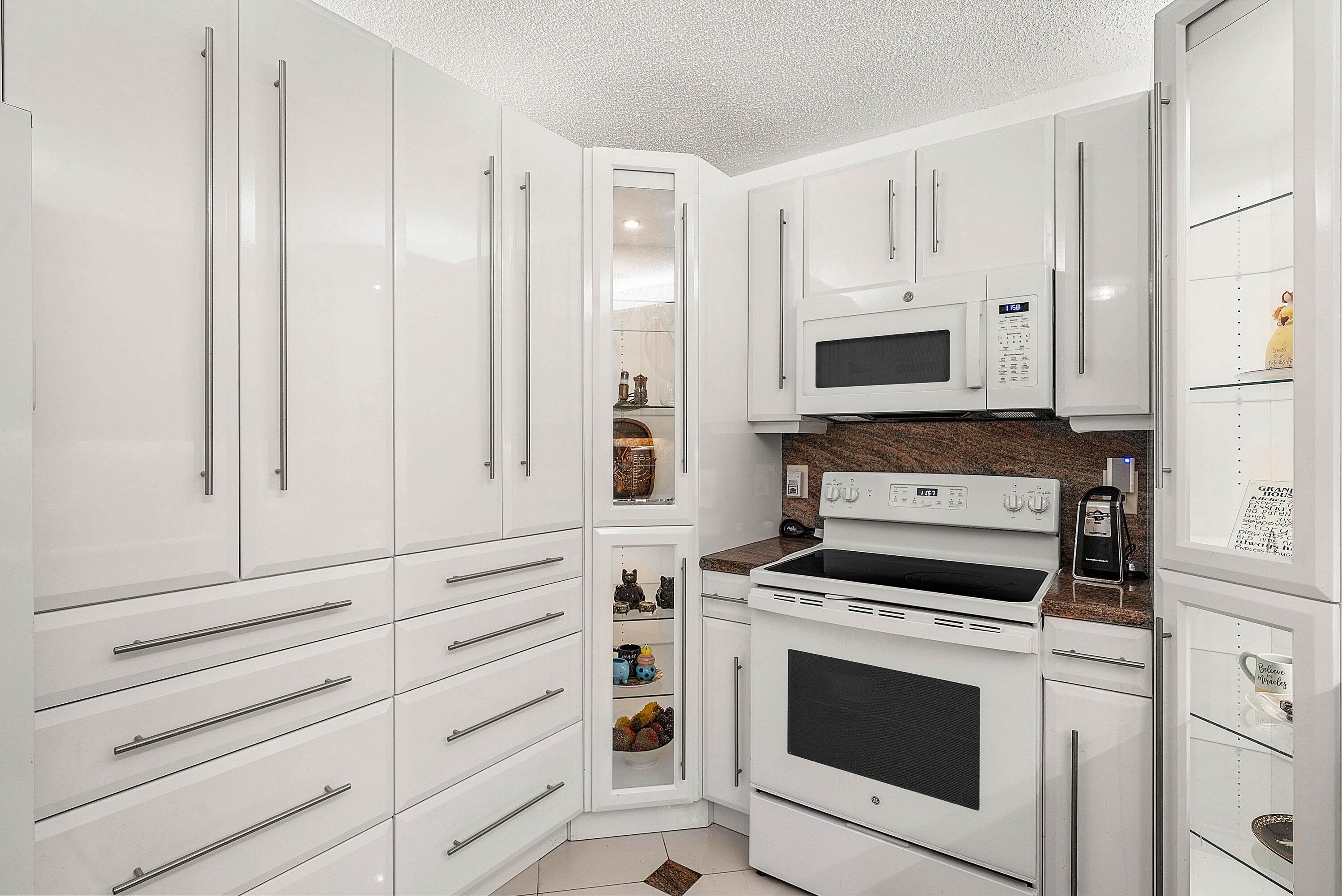 008-18881JolsonAvenue-1-BocaRaton-FL-334