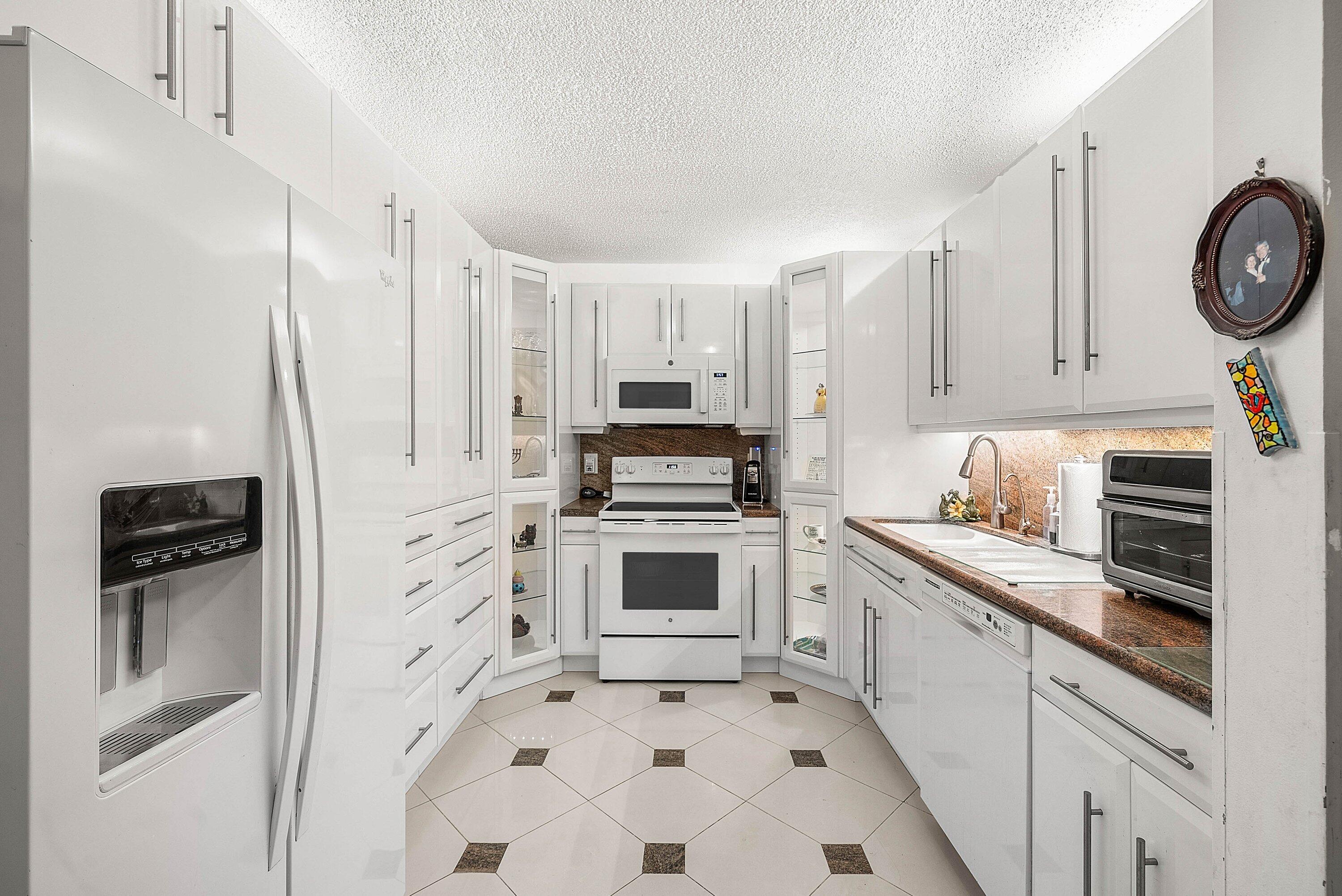 006-18881JolsonAvenue-1-BocaRaton-FL-334