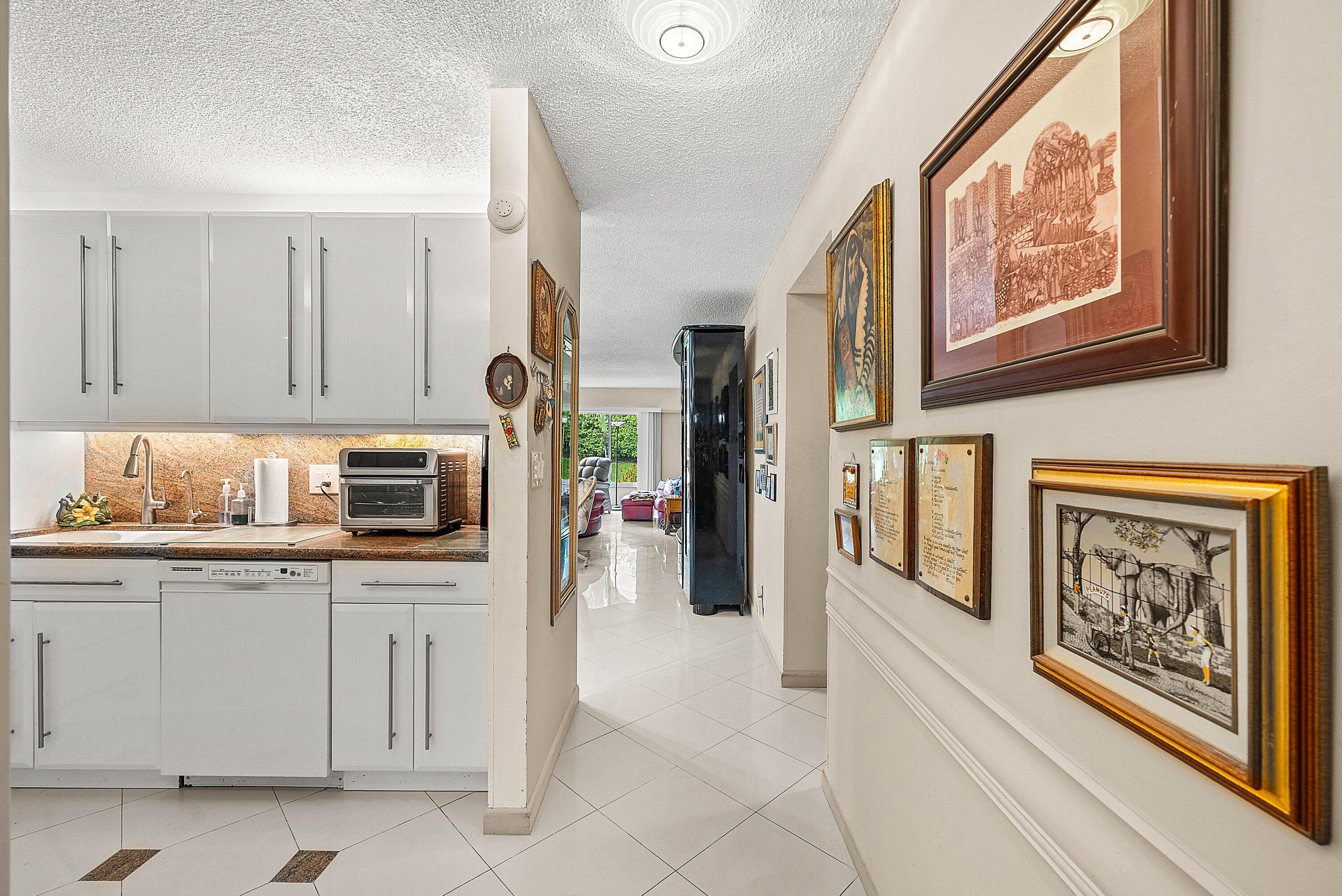 009-18881JolsonAvenue-1-BocaRaton-FL-334