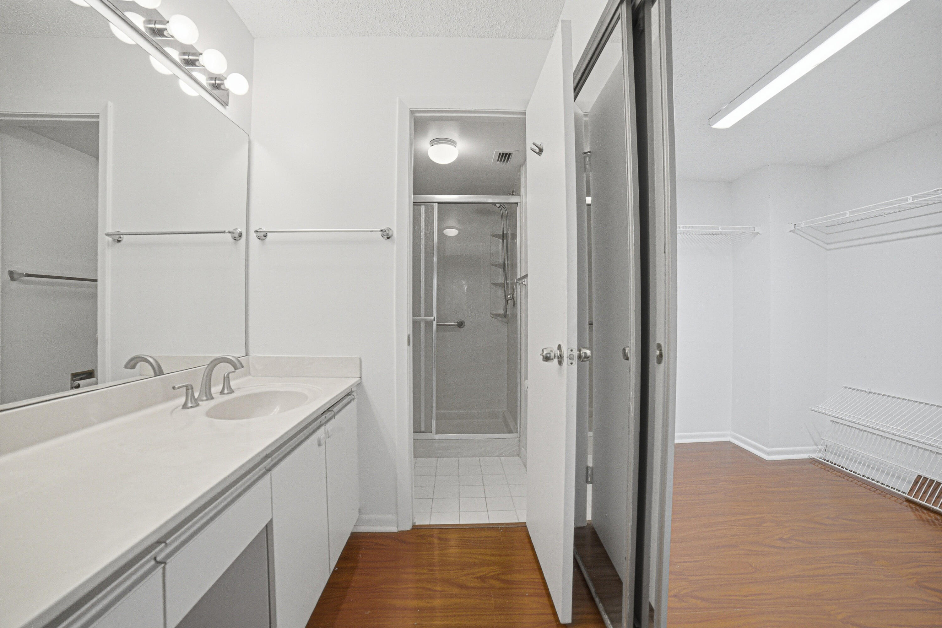 Bedroom2-Bathroom