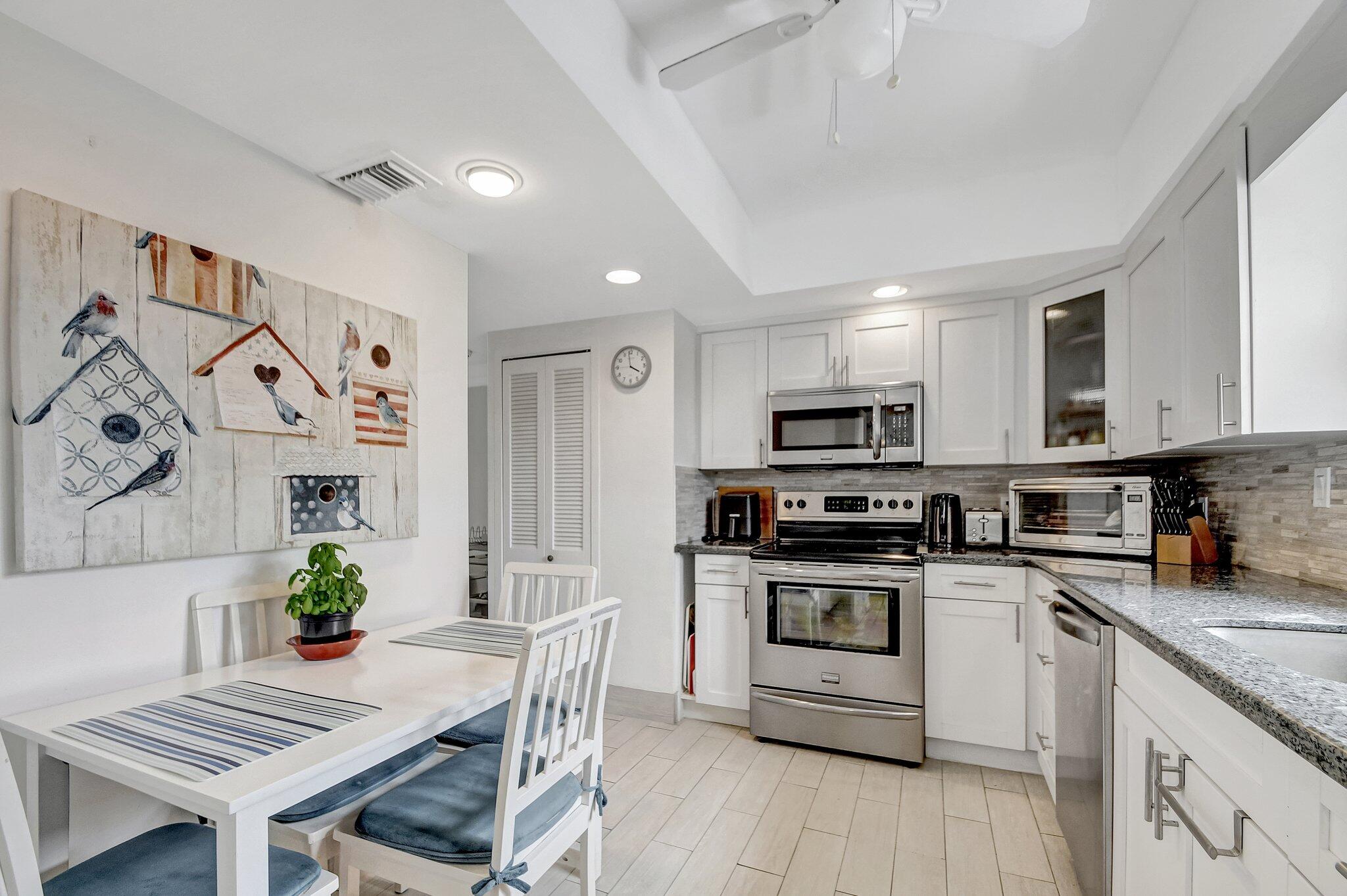 Kitchen with Casual Dining
