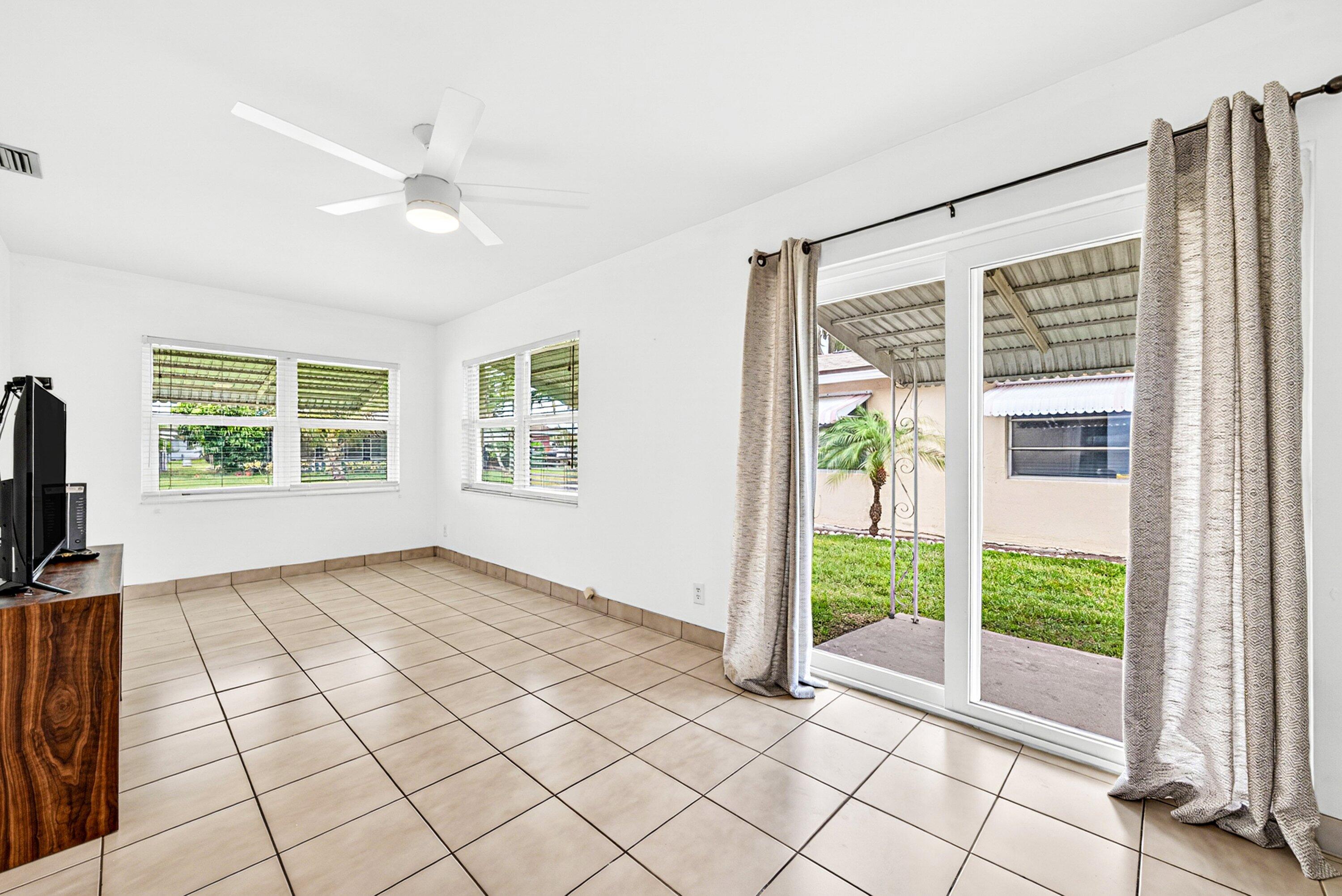 015-6061StanleyLane-DelrayBeach-FL-33484