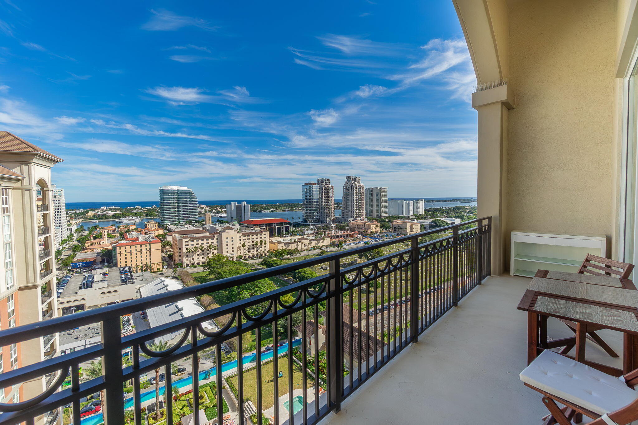 Stunning Penthouse Views of the Ocean Stunning Penthouse Views of the Ocean