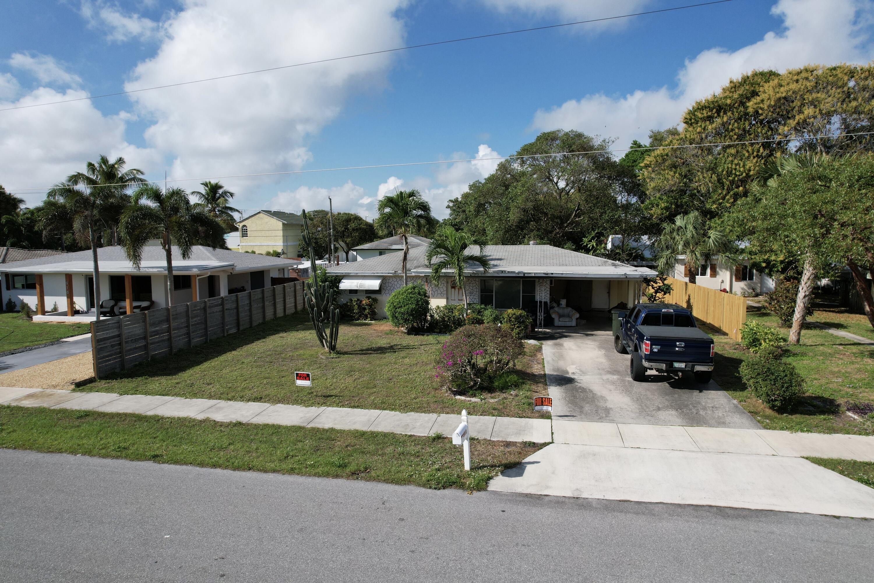 910 SE 3rd 910 SE 3rd