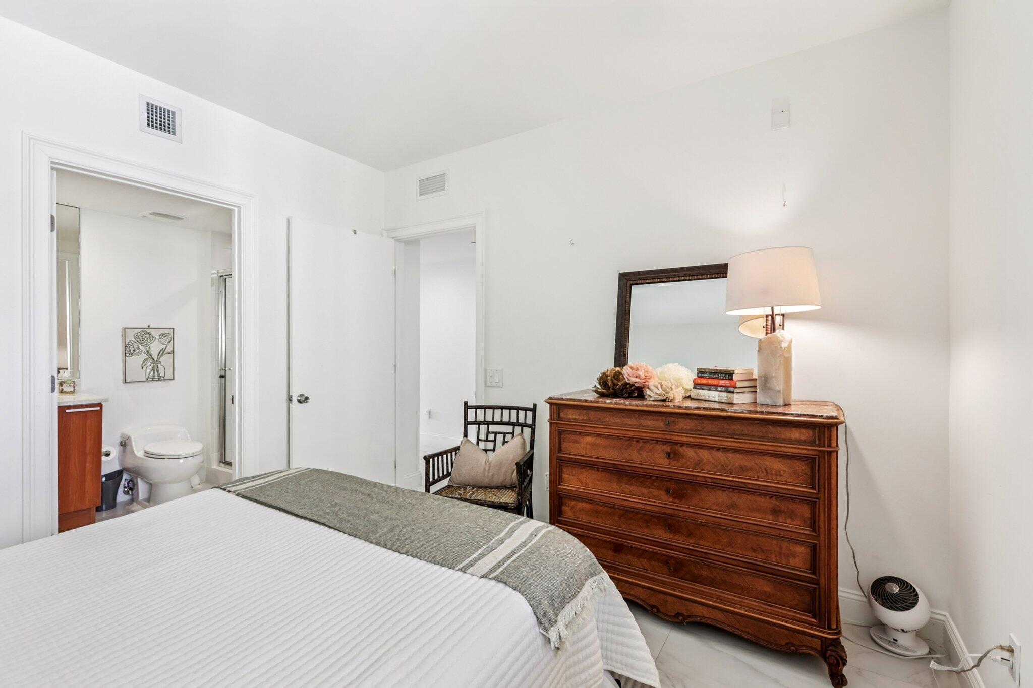 21-web-or-mls-Lake Shore Dr 2008-S0710-0