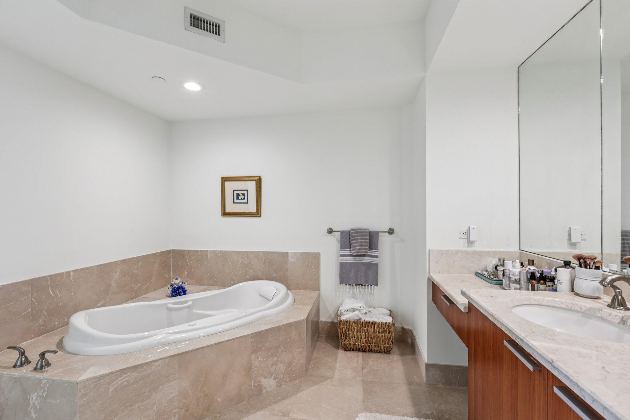 35-web-or-mls-Lake Shore Dr 2008-S0710-0