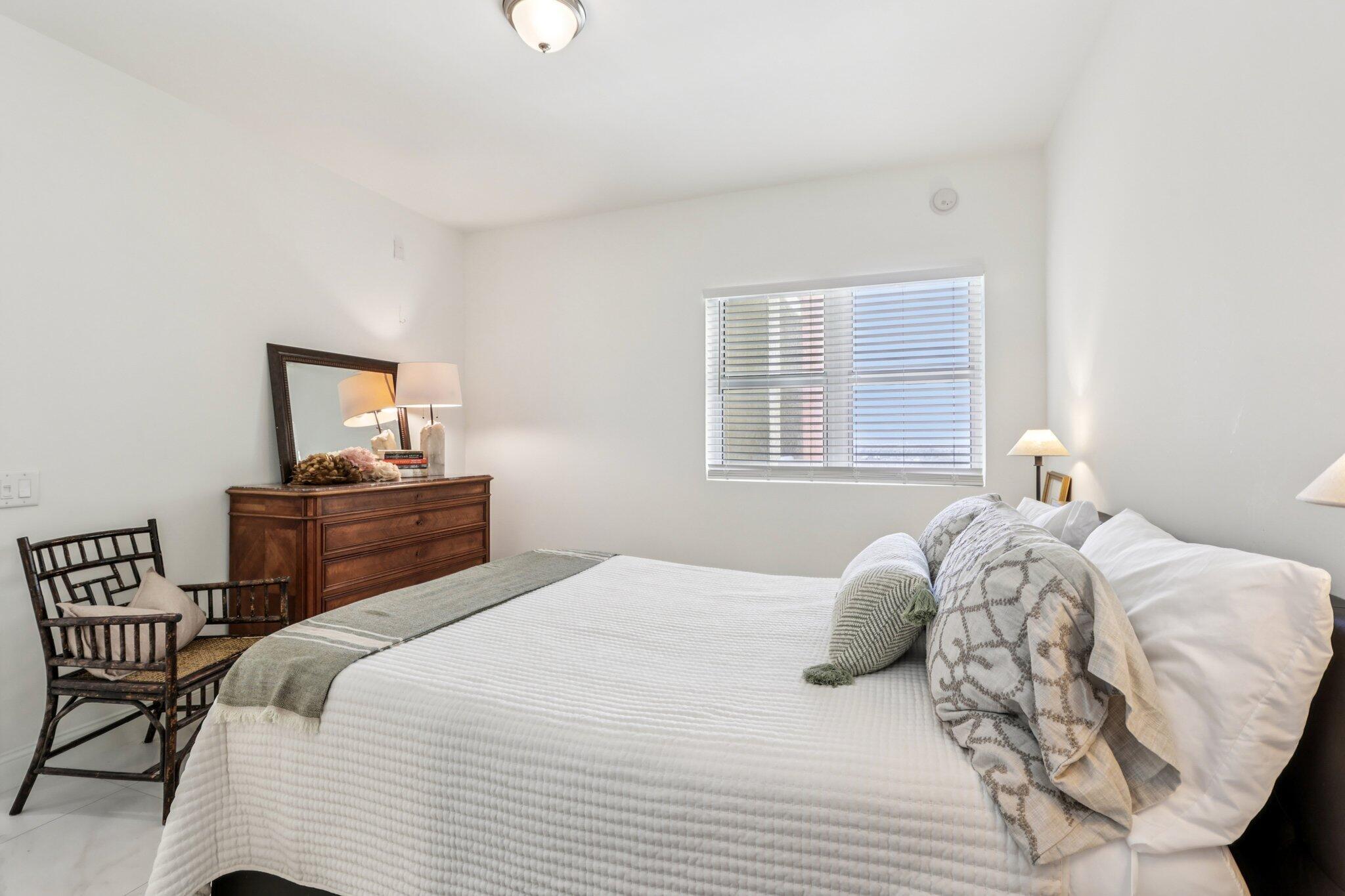 20-web-or-mls-Lake Shore Dr 2008-S0710-0