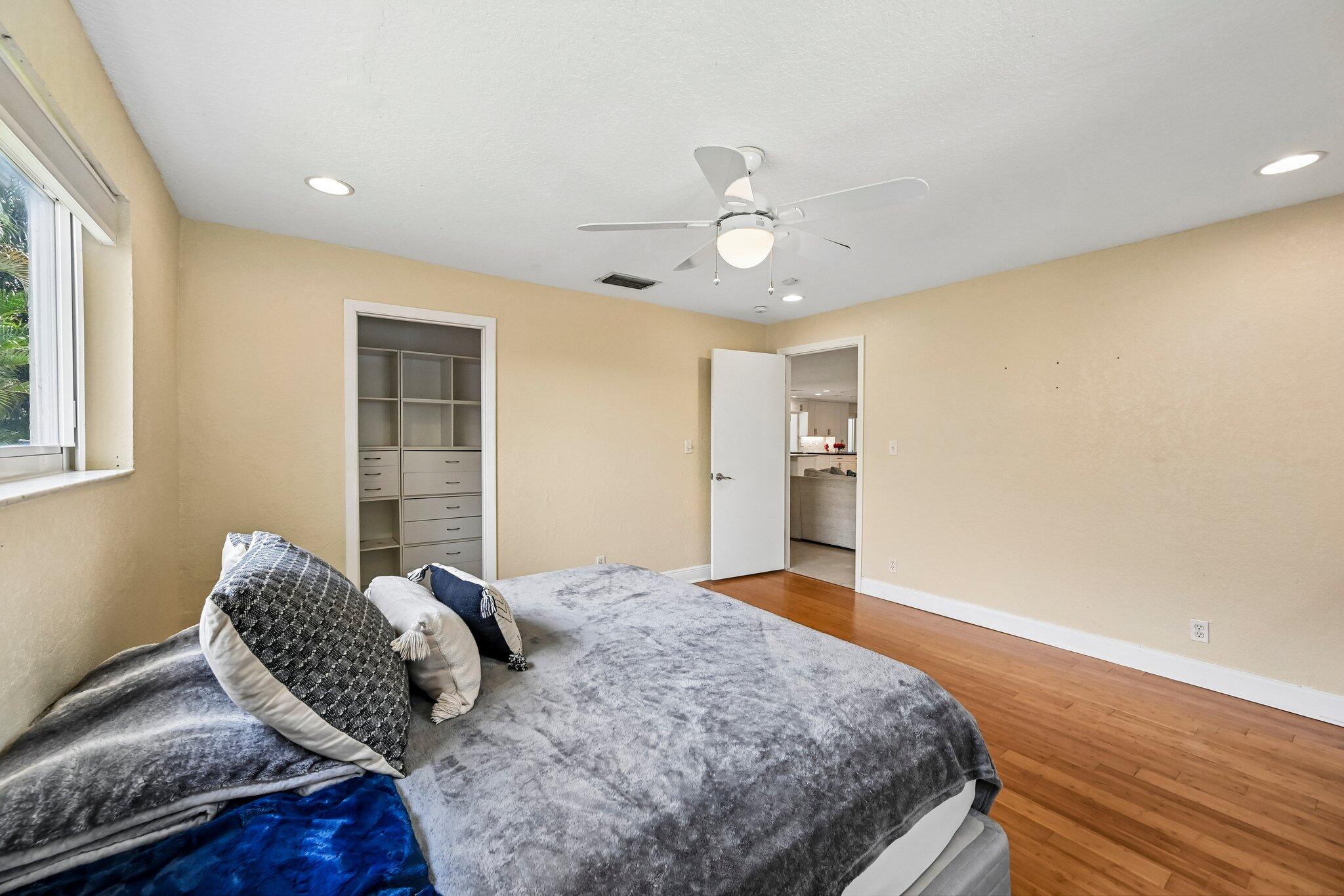 25-web-or-mls-NW 14th St-S2805-025