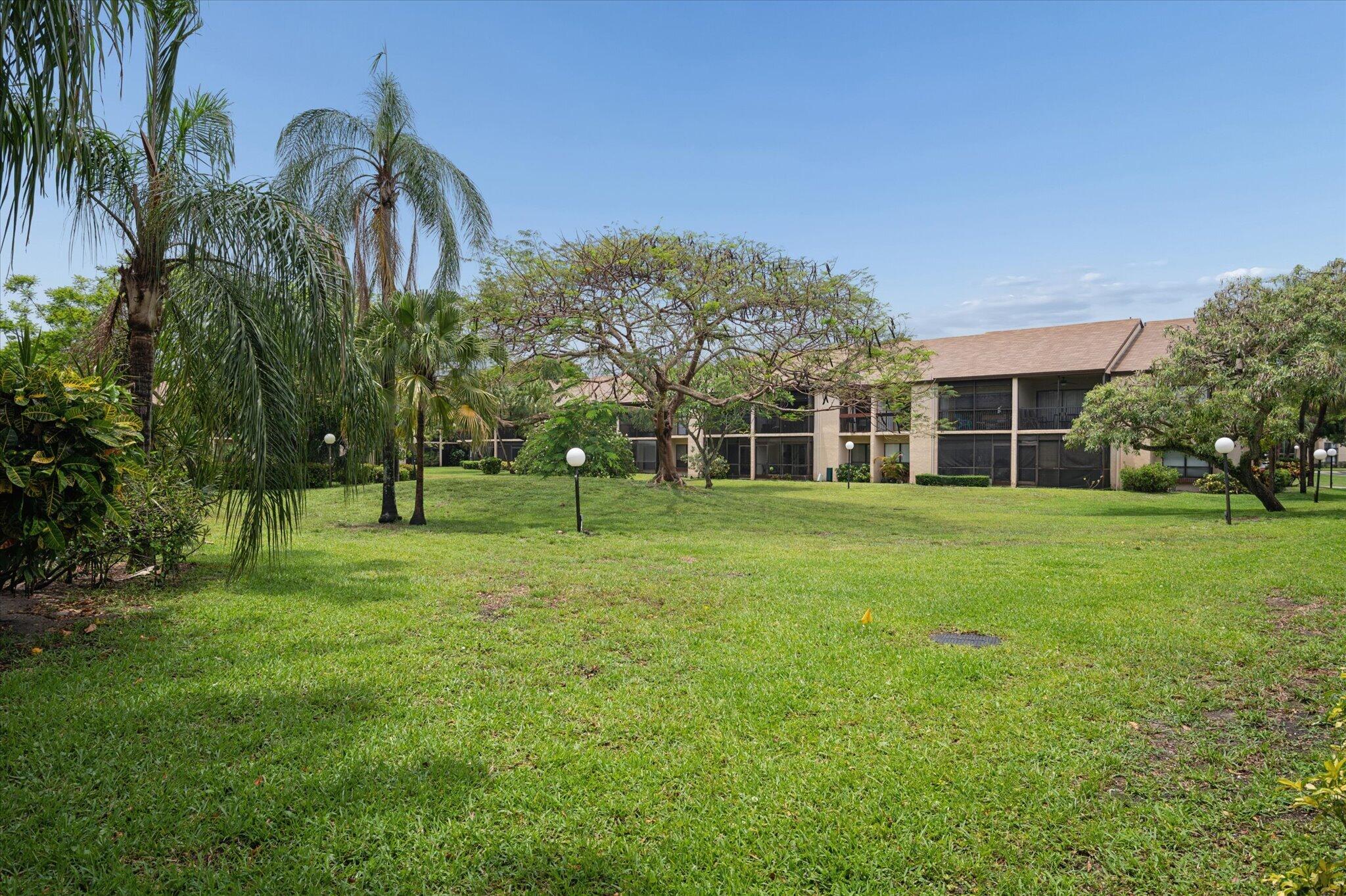 2307 SW 15th St #1-20 building back