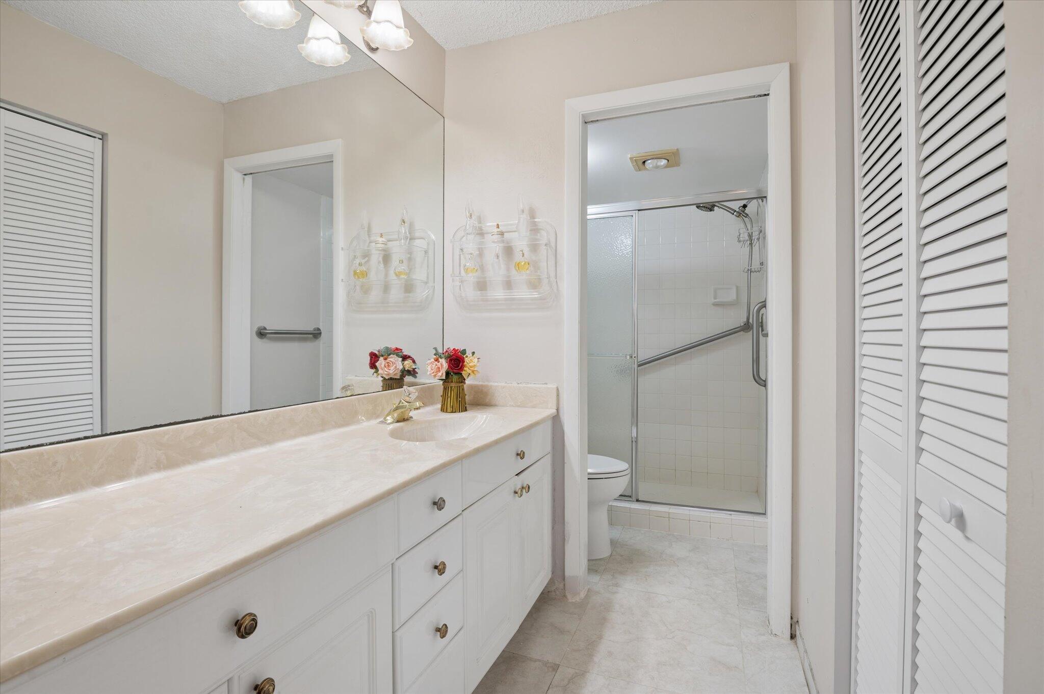 2307 SW 15th St #1-15 Master bath