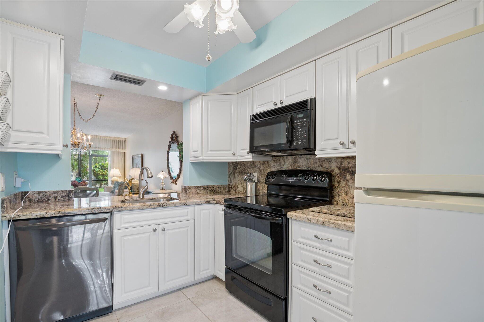 2307 SW 15th St #1-11 kitchen