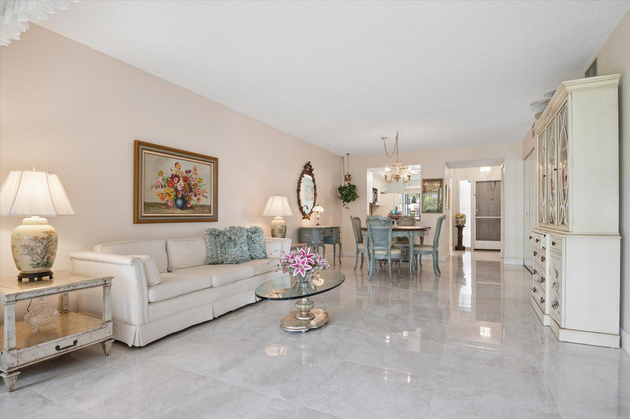 2307 SW 15th St #1-6 Living room