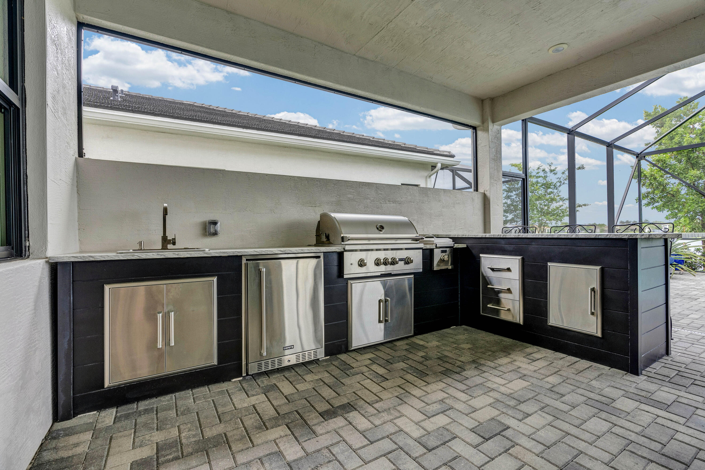 Outdoor Kitchen