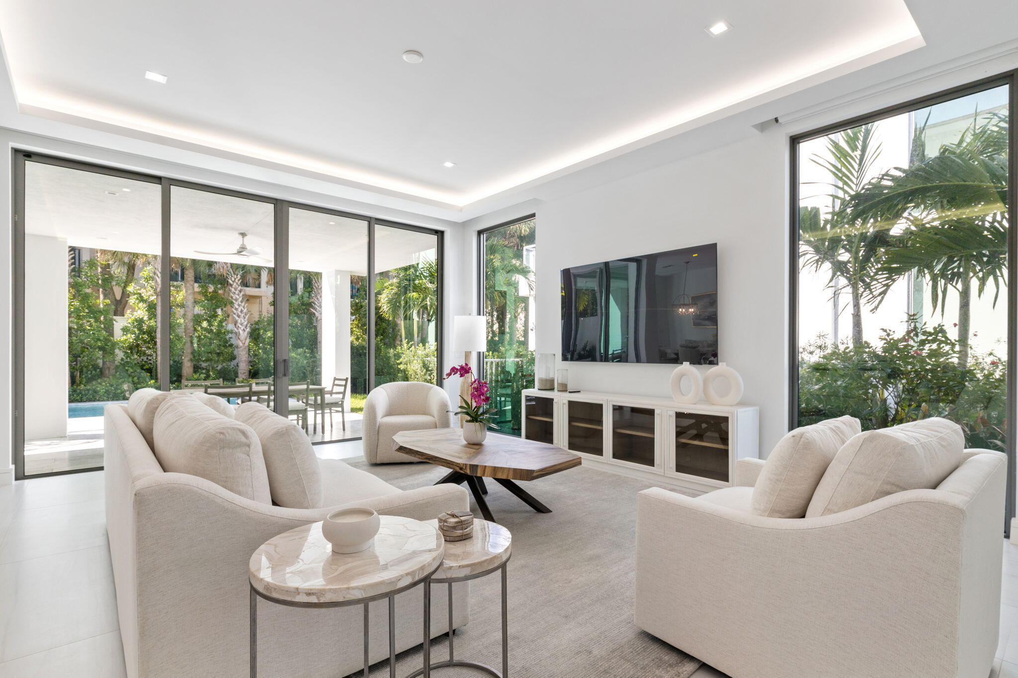 406 LIVING 4 406 LIVING 4