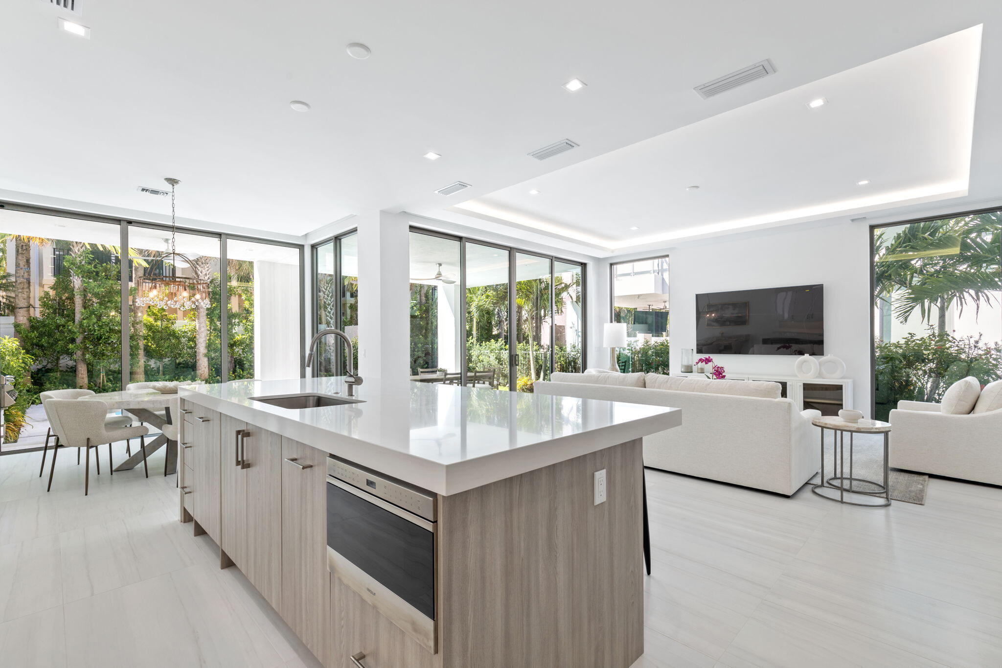406 LIVING 2 406 LIVING 2