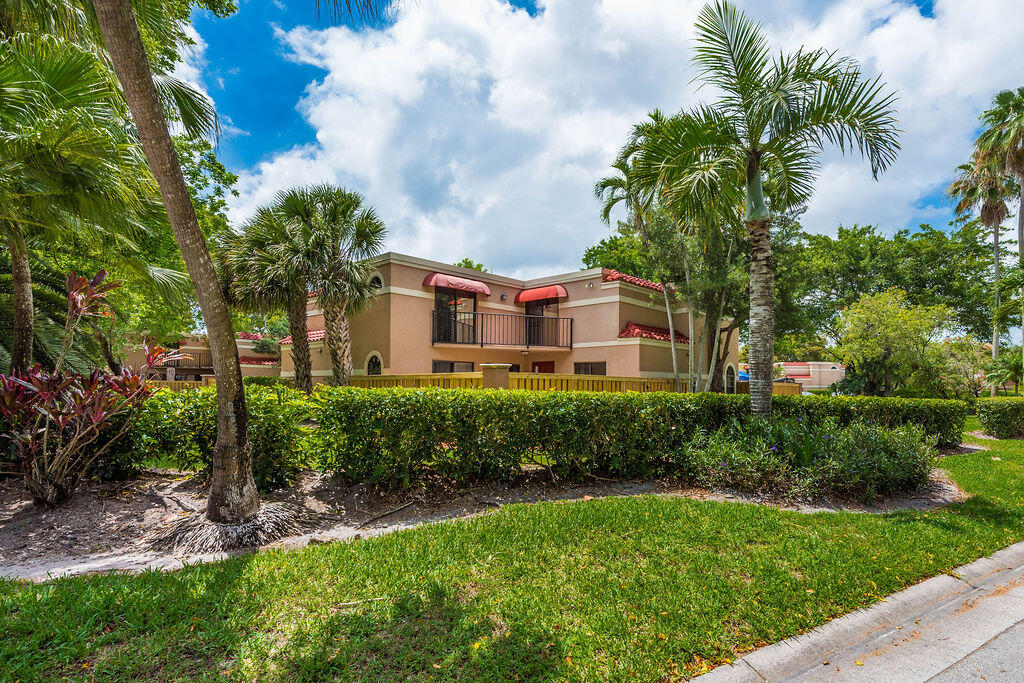 8050SevernDr.AptC.BocaRaton-31