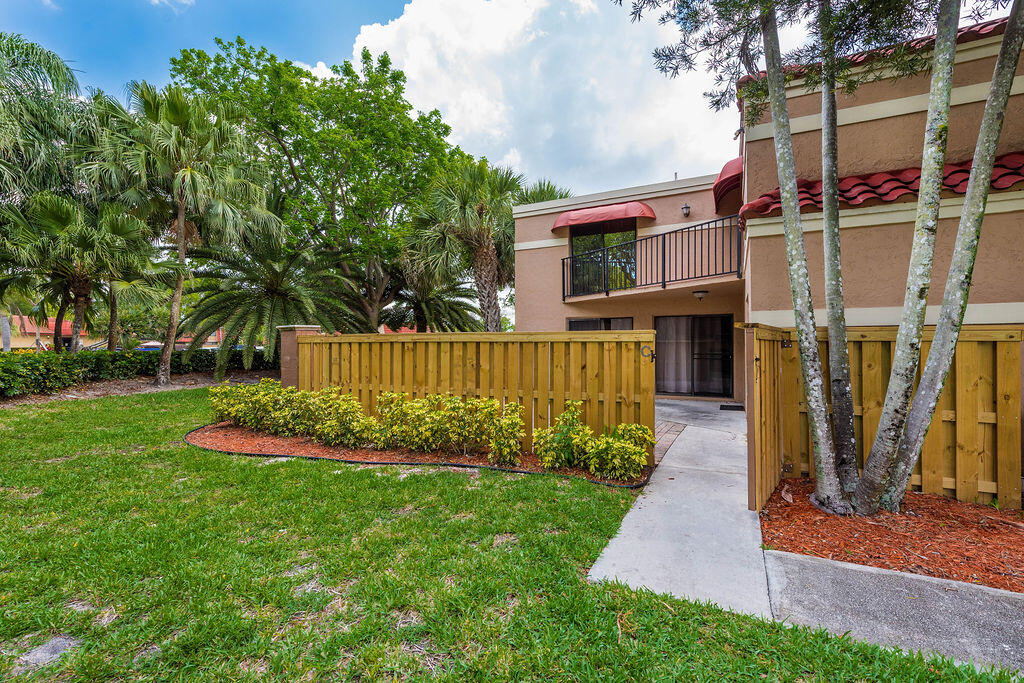 8050SevernDr.AptC.BocaRaton-30