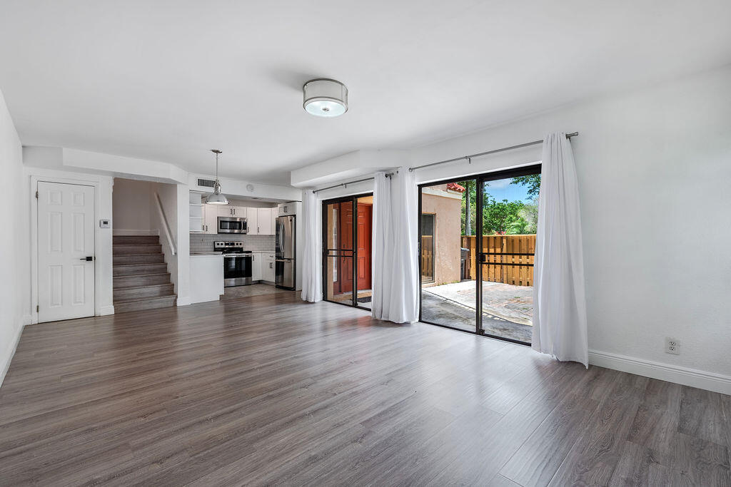 8050SevernDr.AptC.BocaRaton-11