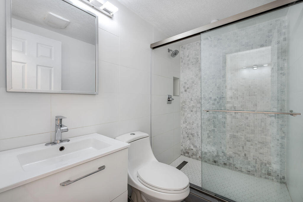 8050SevernDr.AptC.BocaRaton-16