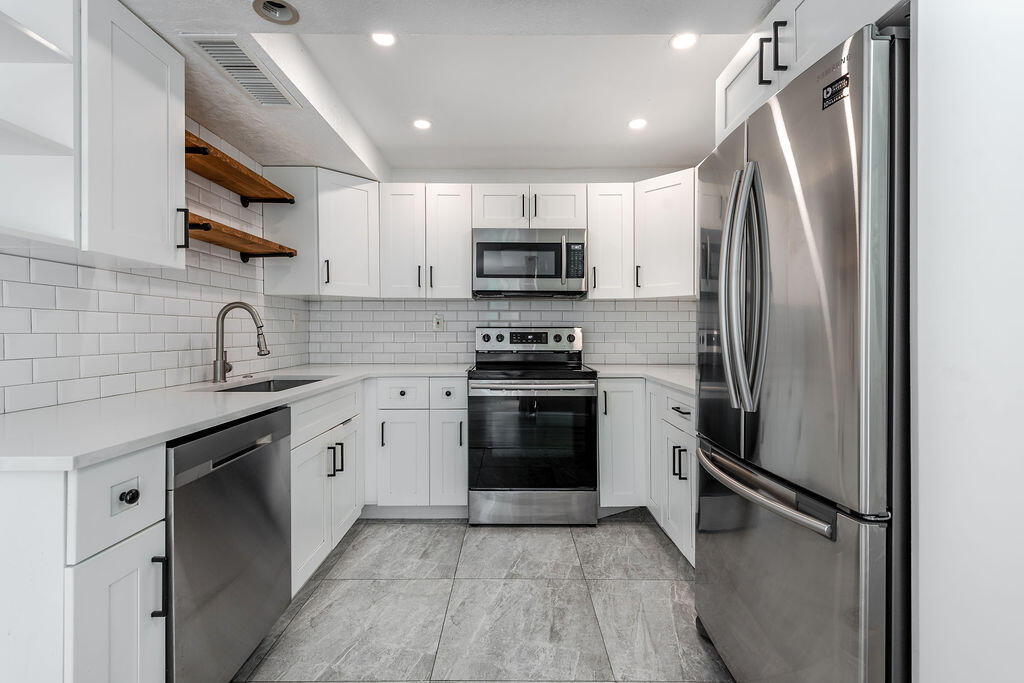 8050SevernDr.AptC.BocaRaton-6