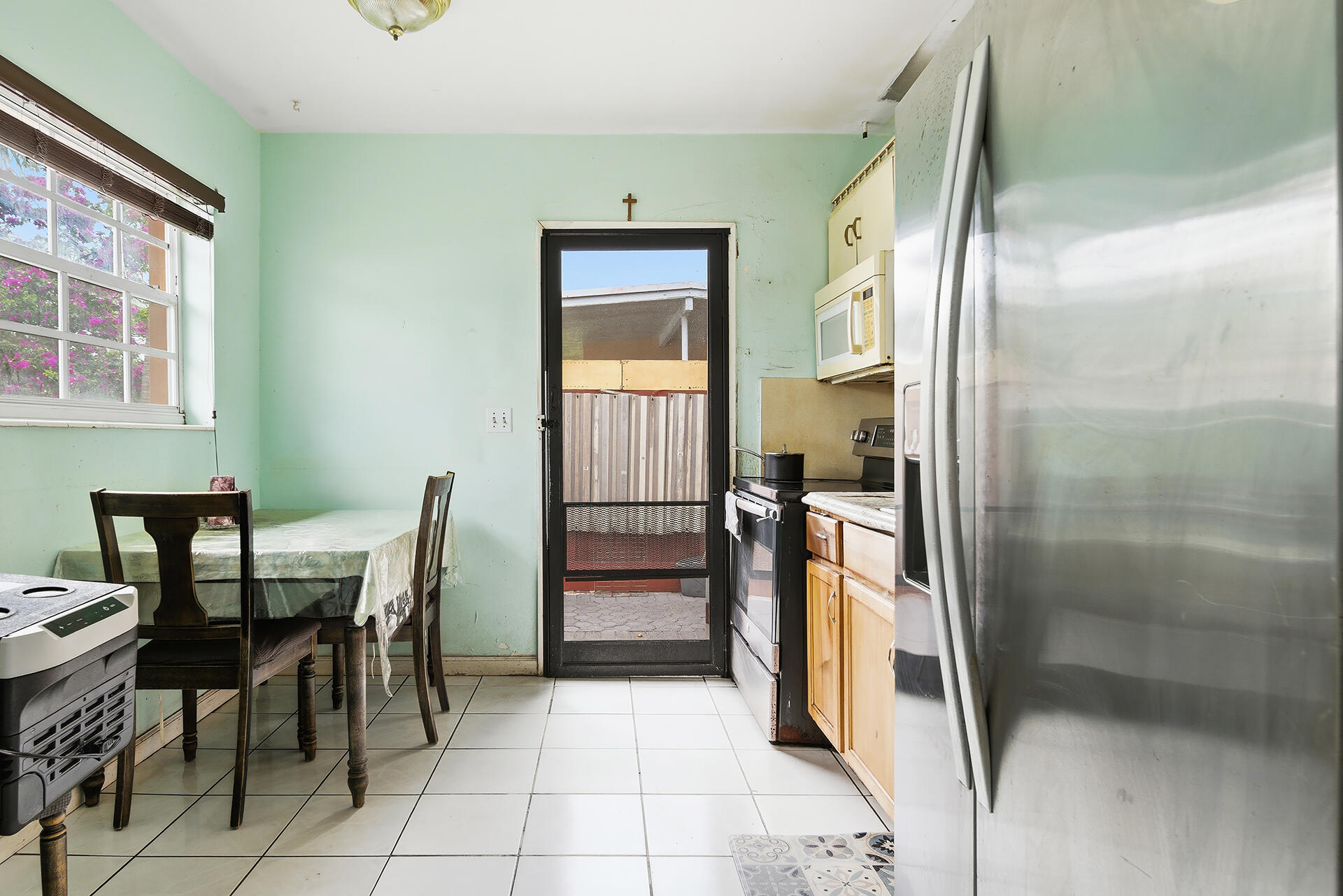 550-NE-37TH-ST-UNIT-1-33064-004