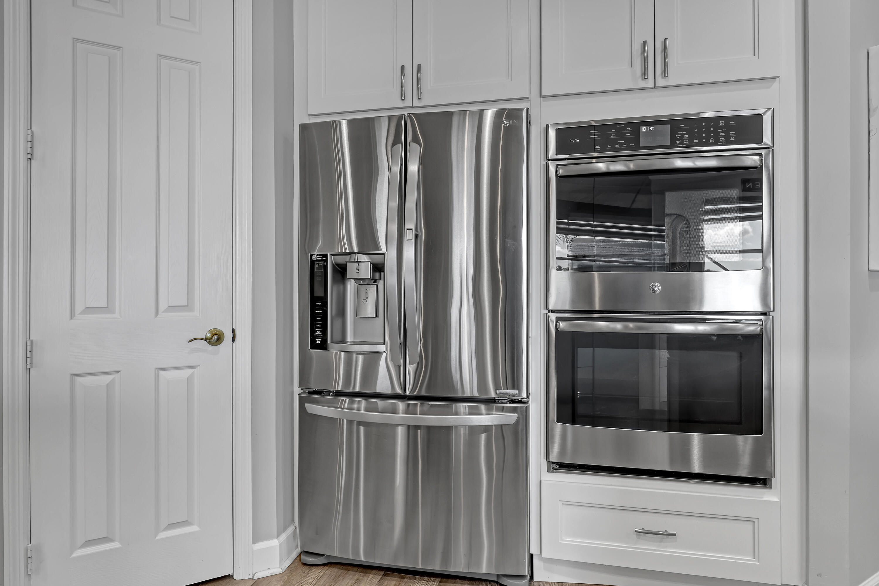 If you love to entertain, this double oven is for you